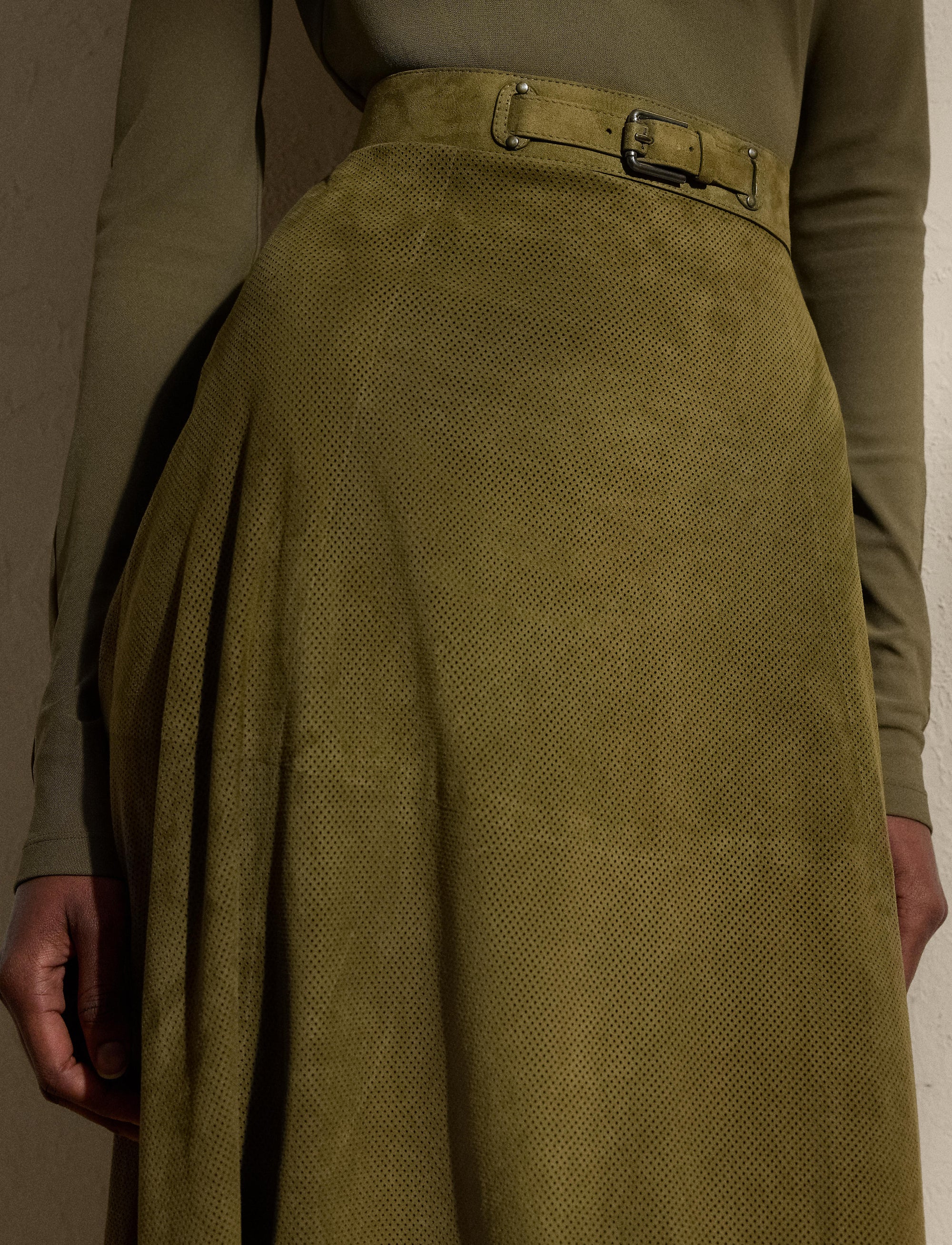 Jupe Kensley perforée en cuir - Moss
