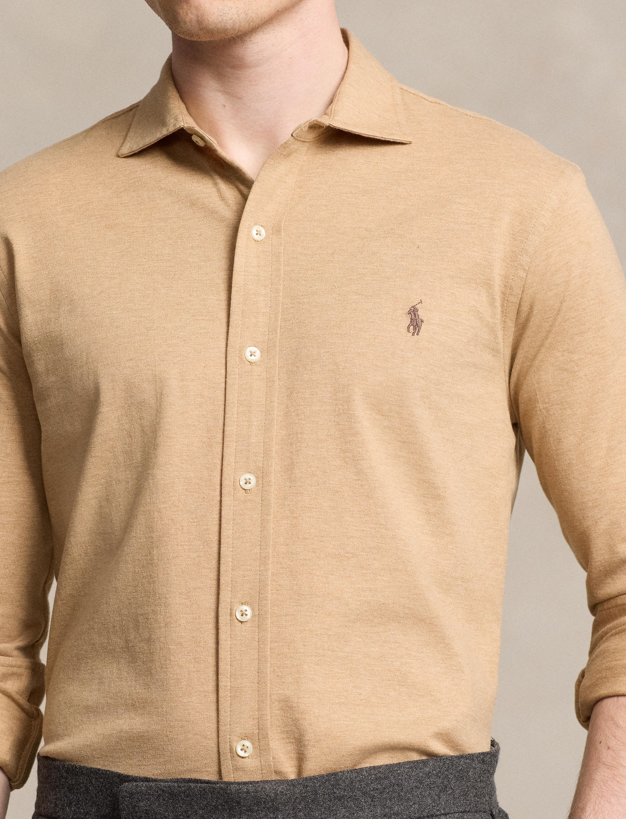 Chemise à col évasé en jersey  - Classic Camel Hthr