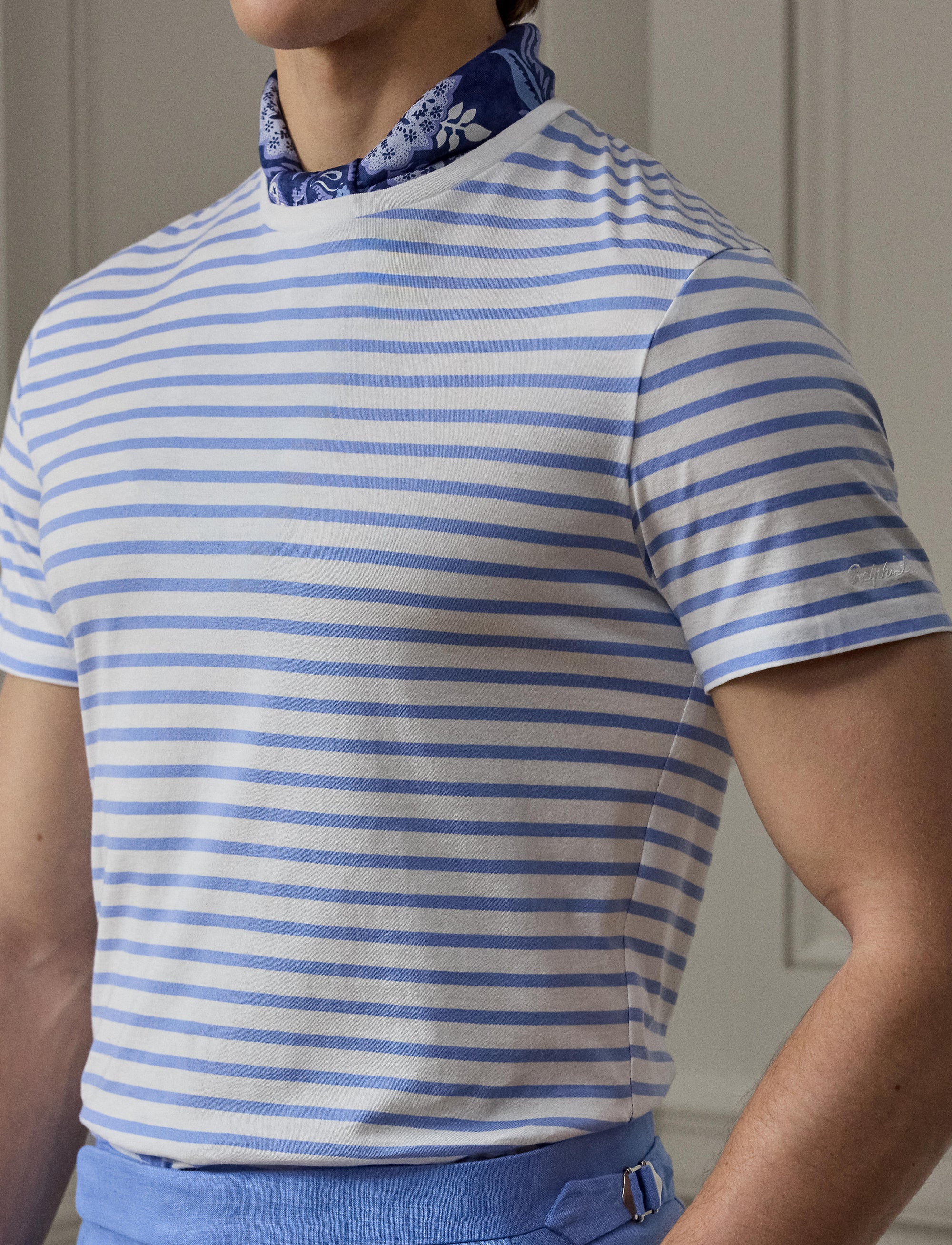 T-shirt rayé à col rond en fil d'Écosse - Deckwash White & Cornflower Blue
