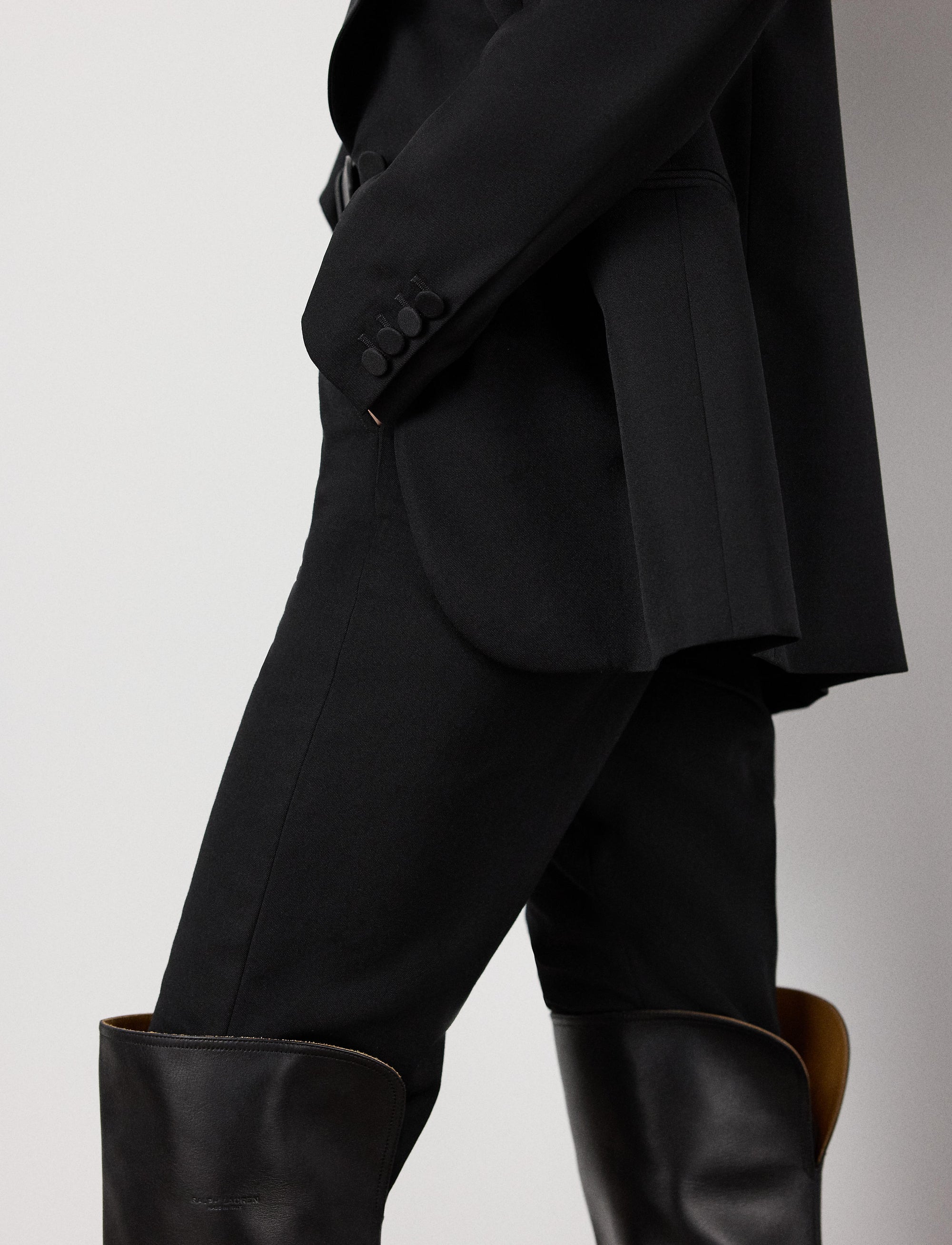 1pcs / NEW // BLACK BLAZER NO SUBCLASS SUTTON