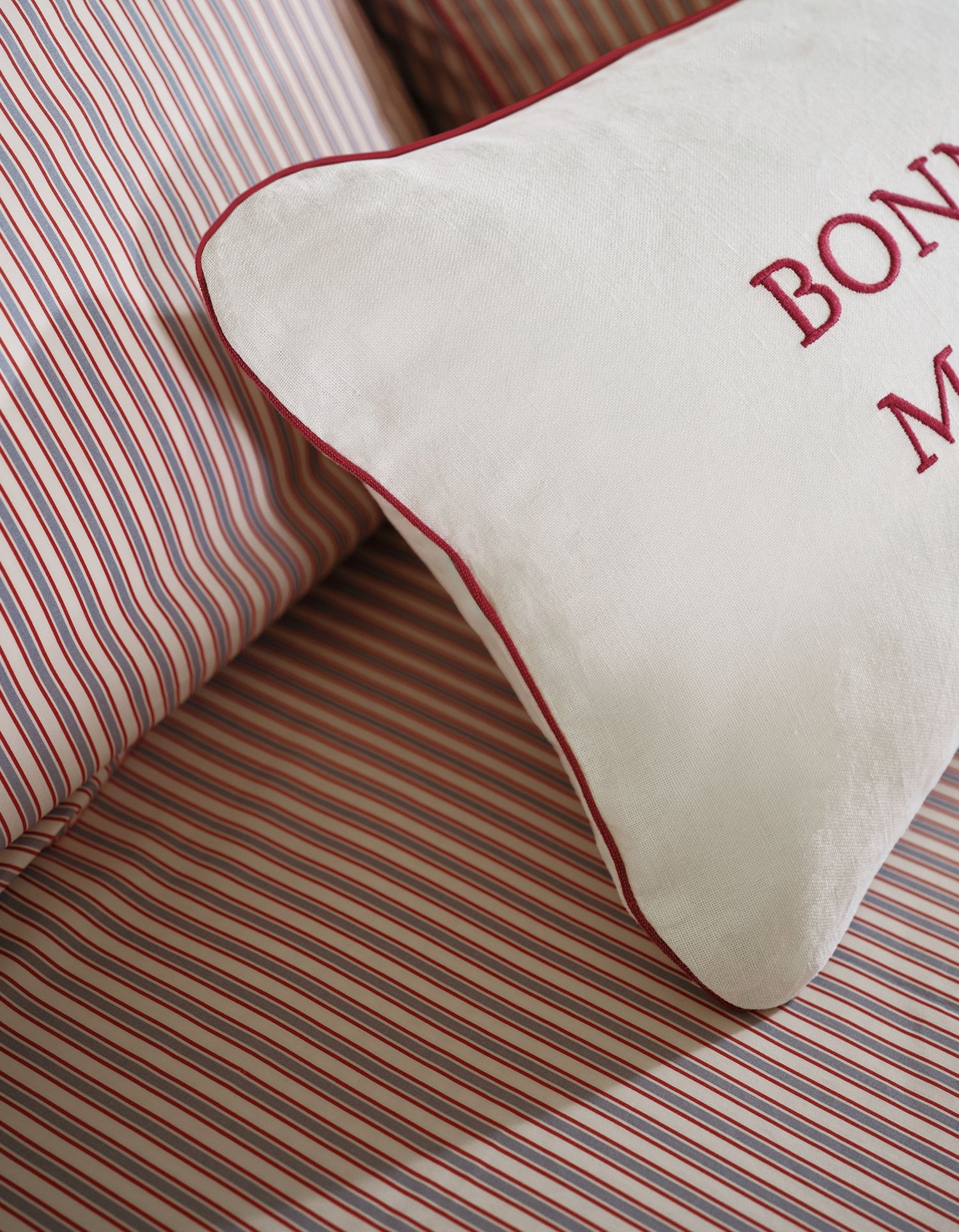 Housse de coussin Mon Chéri en lin et coton - Blanc & Rouge