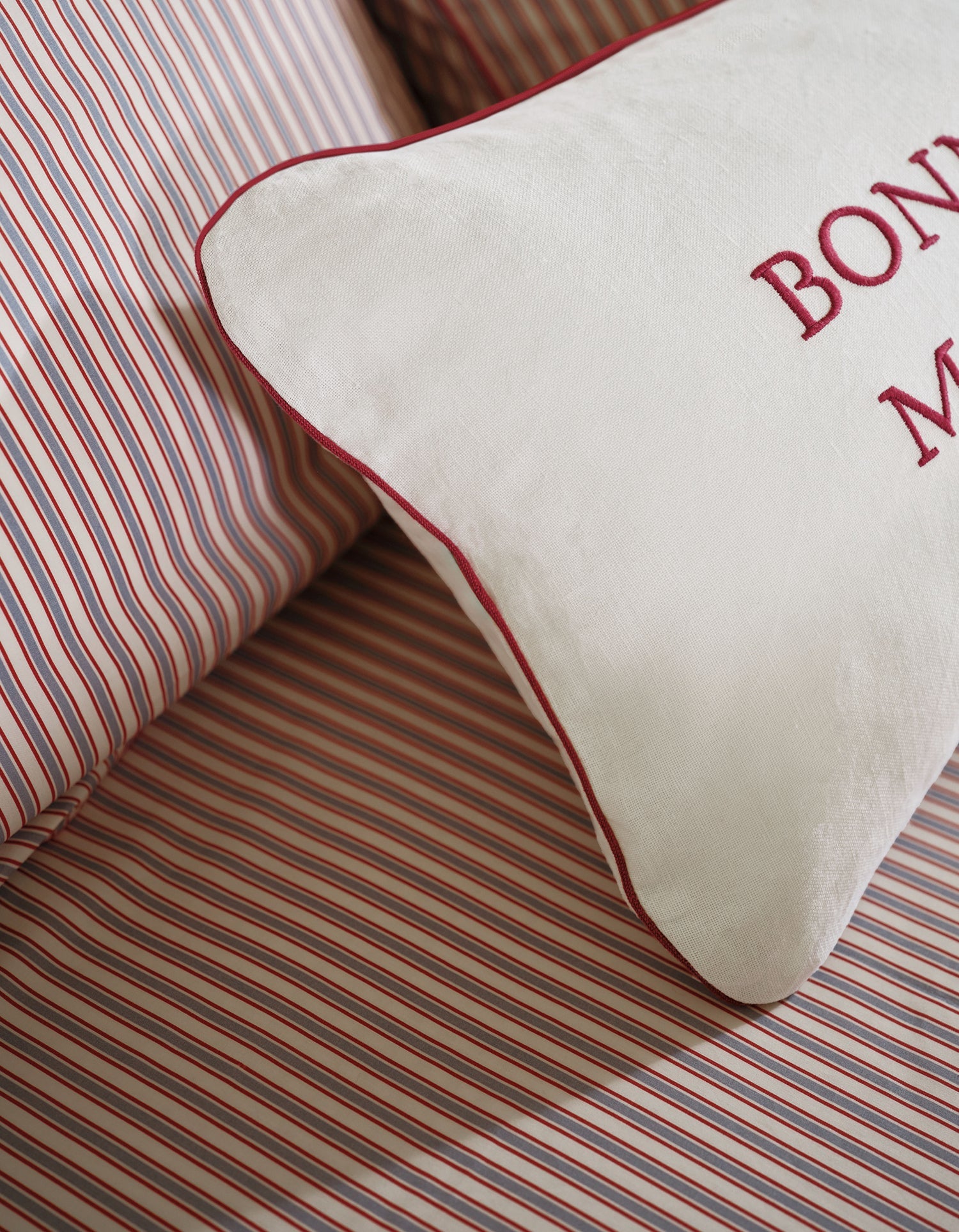 Housse de coussin Mon Amour en lin et coton - Blanc & Rouge