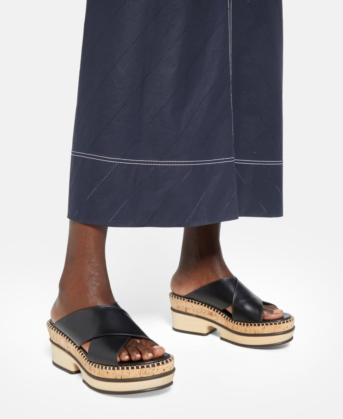 BASEPLUS_Black MULES - Black