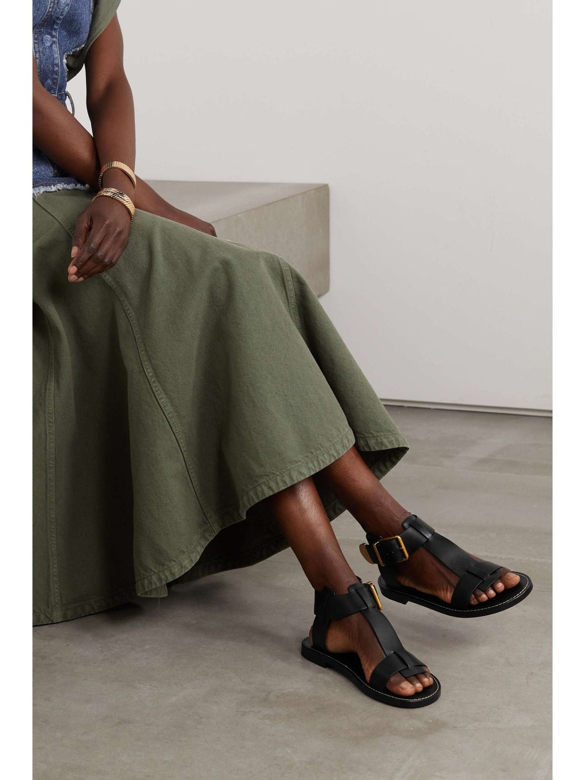 BASEPLUS_Black FLAT SANDALS - Black