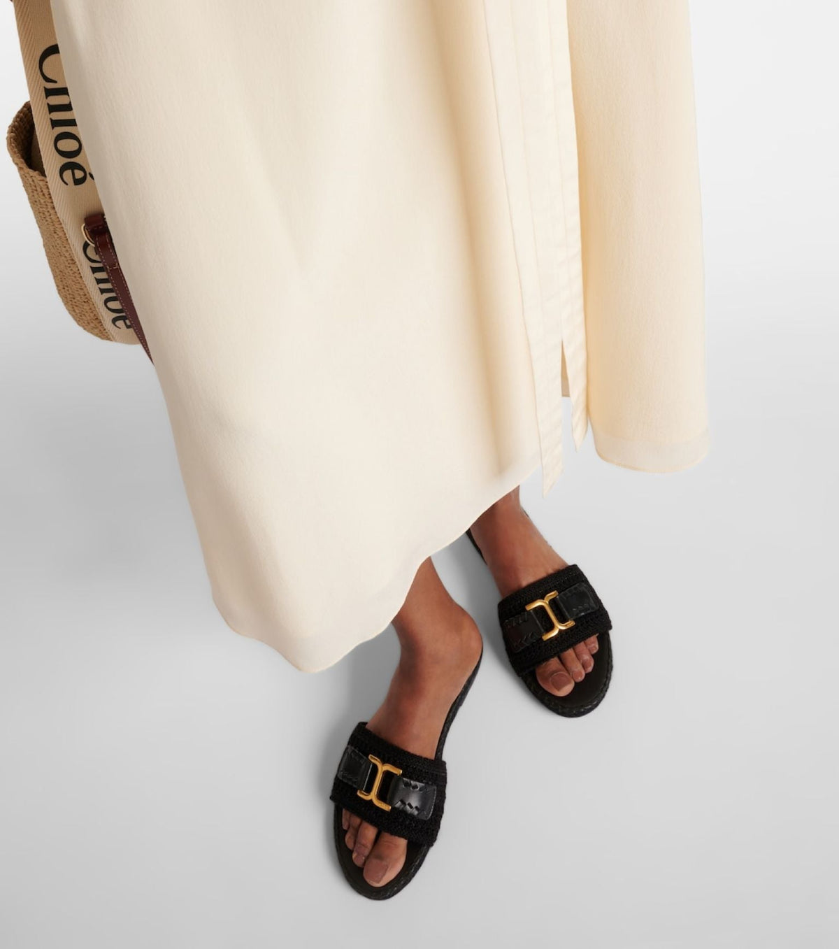 BASEPLUS_Black SLIDES - Black