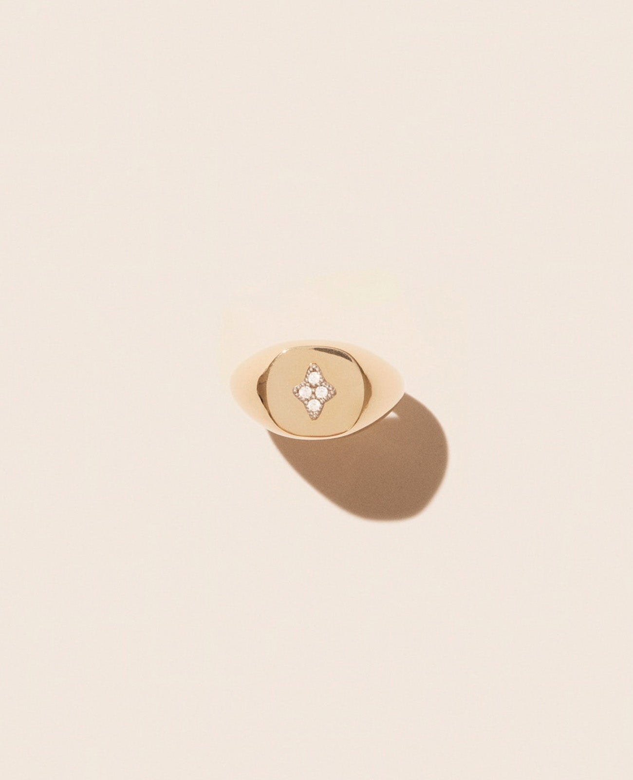 Chevalière Louise en or jaune et or blanc sertie de diamant - Diamant