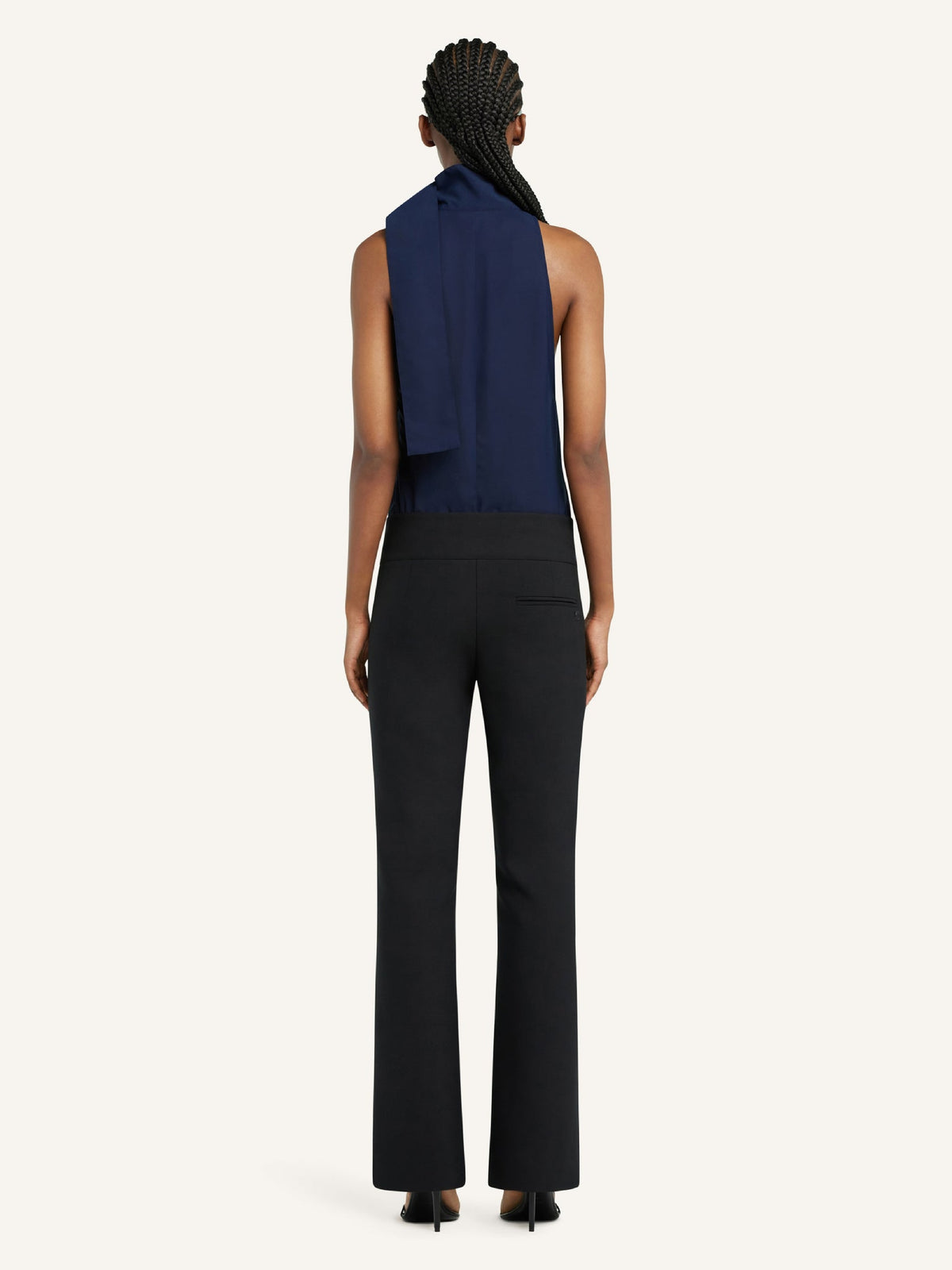 PRIX MARQUE : 130 / BLOUSE COL FOULARD SANS MANCHES