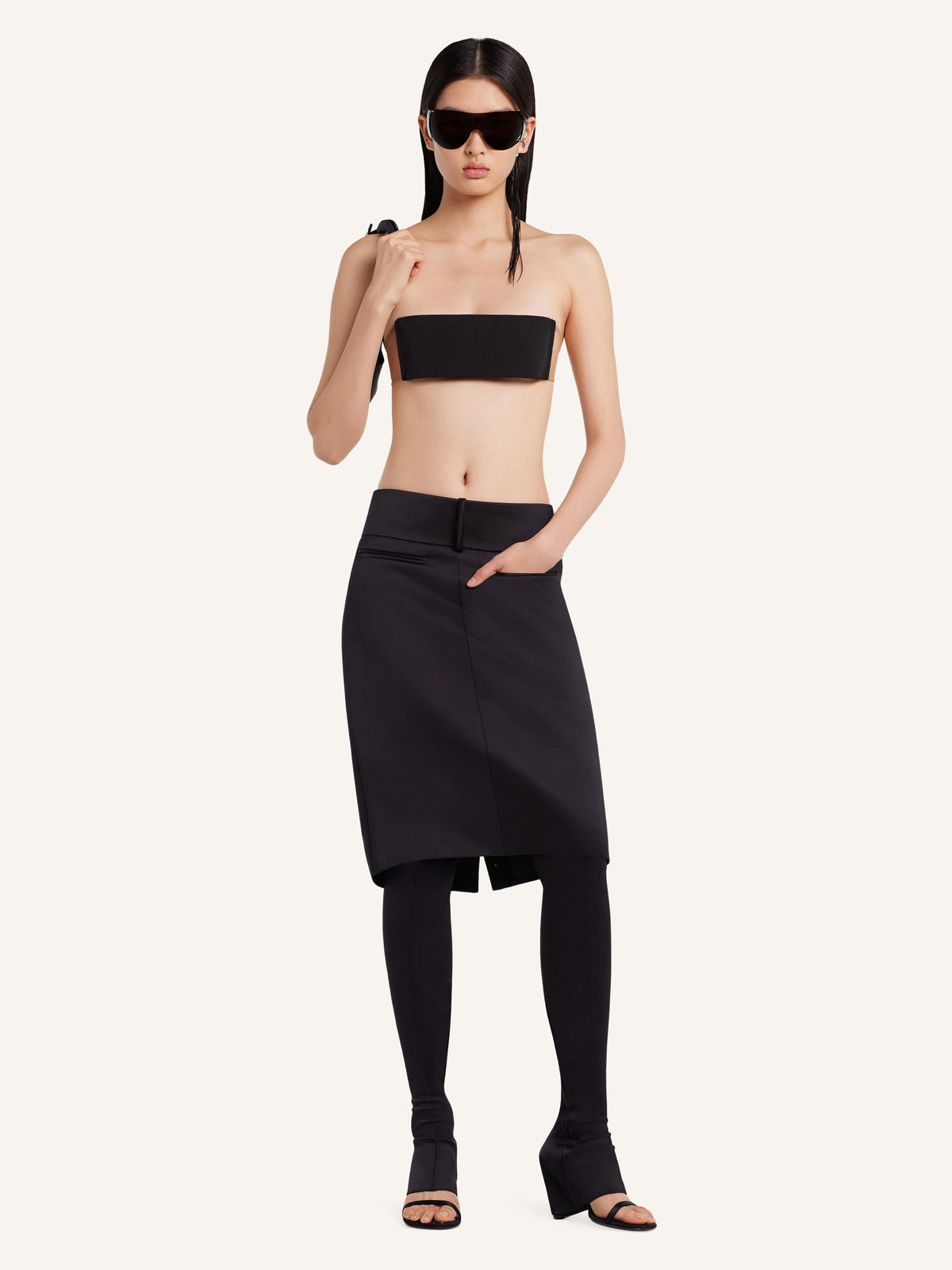 PRIX MARQUE : 250 / JUPE OBLIQUE EN SATIN