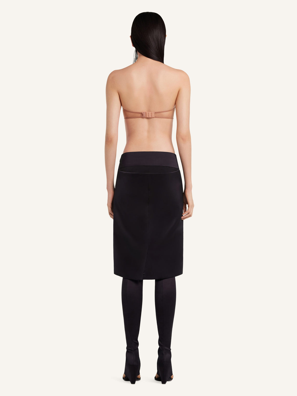 PRIX MARQUE : 250 / JUPE OBLIQUE EN SATIN