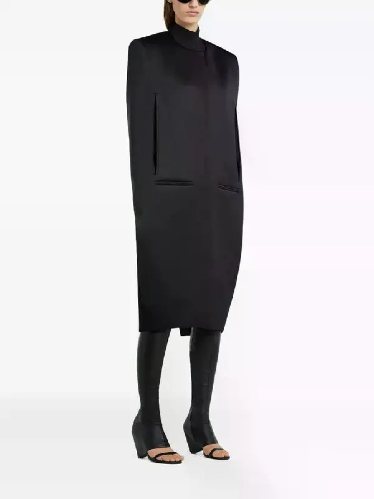 PRIX MARQUE : 600 / CAPE EN SATIN