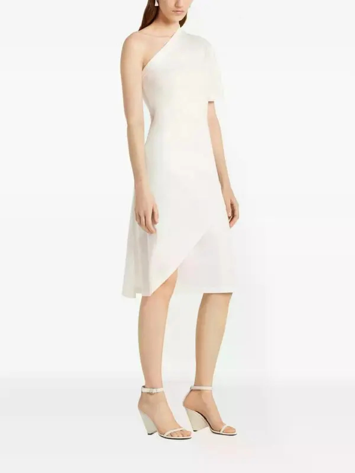 PRIX MARQUE : 200 / ROBE ASYMÉTRIQUE INFINI