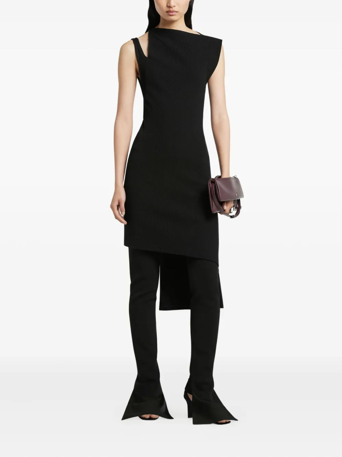 PRIX MARQUE : 200 / ROBE OBLIQUE EN MAILLE CÔTELÉE