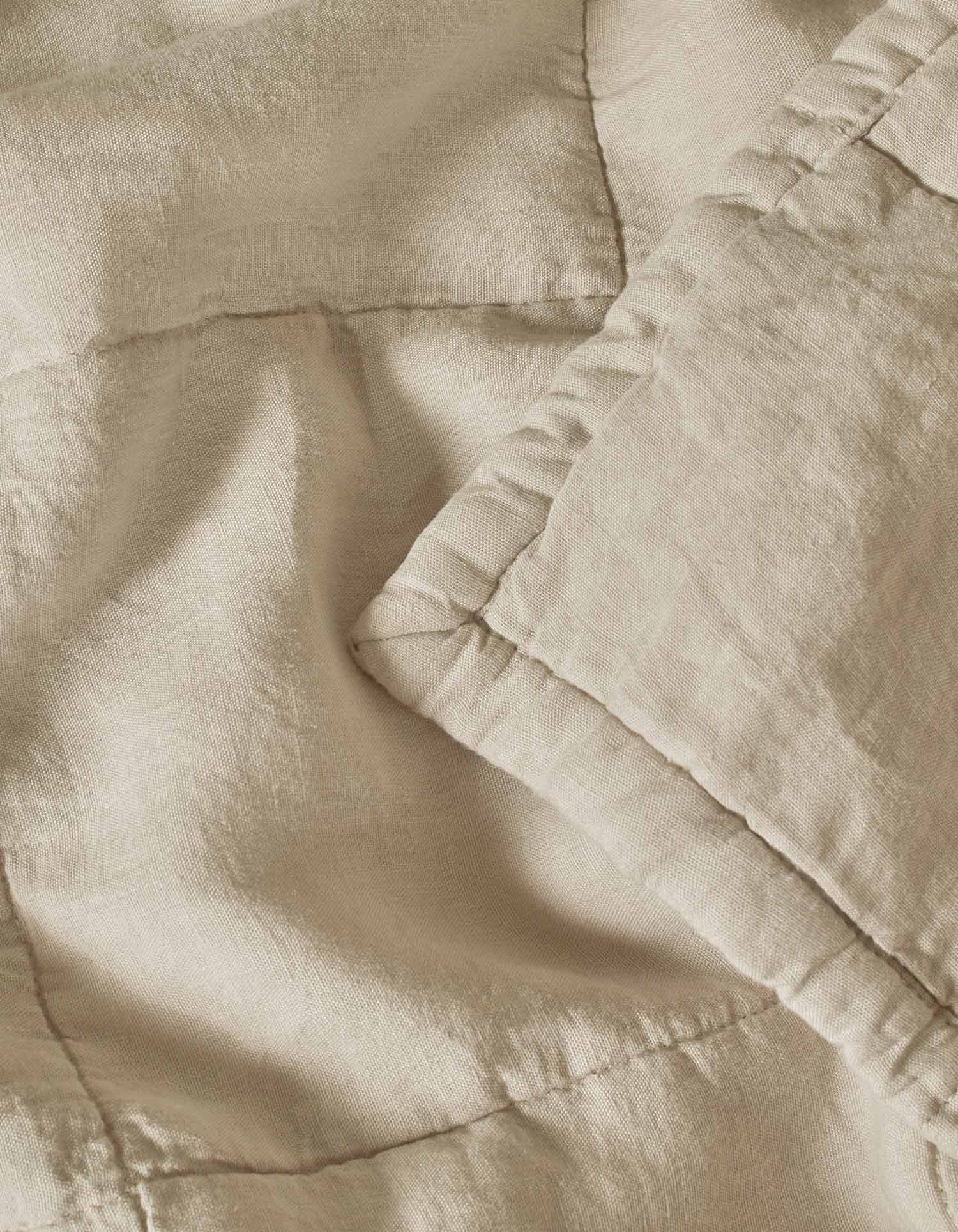 Quilted bedspread in washed linen - Natural