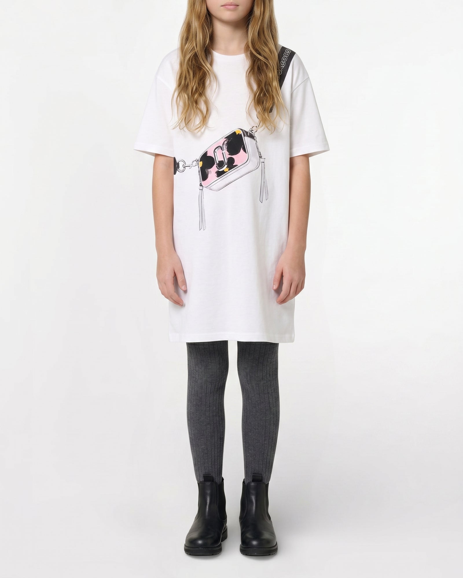 ROBE MANCHES COURTES