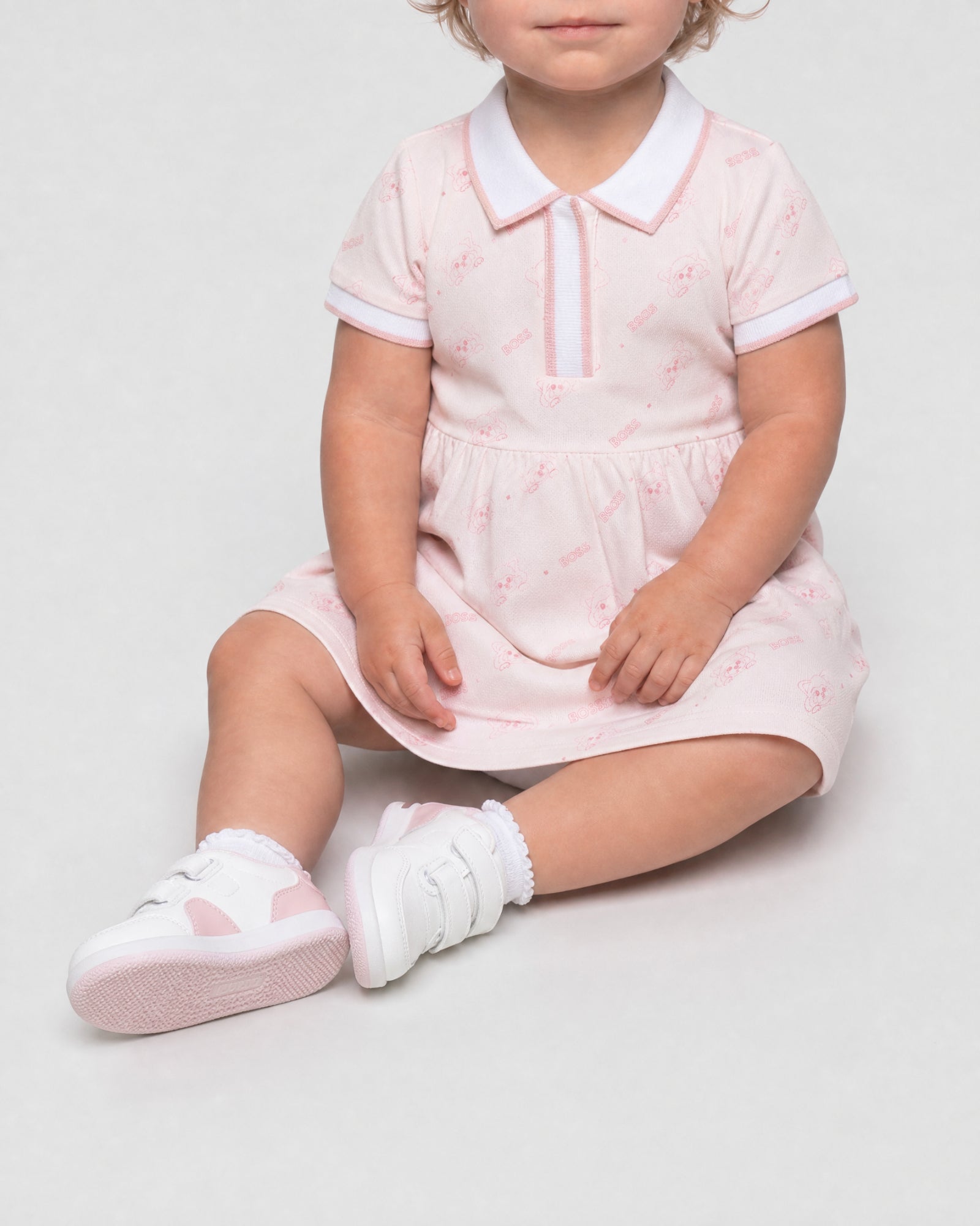 ROBE MANCHES COURTES