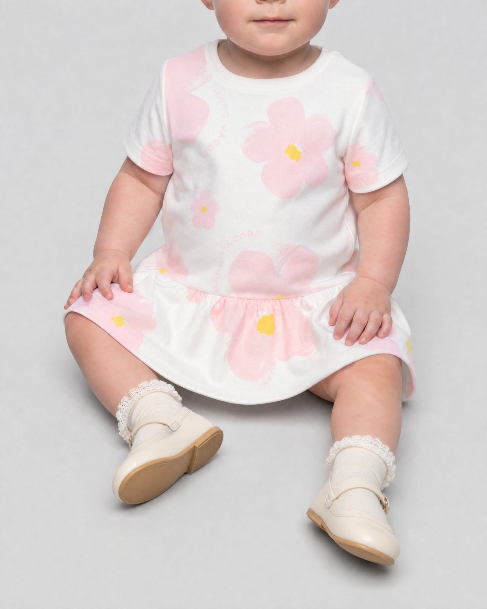 ROBE MANCHES COURTES