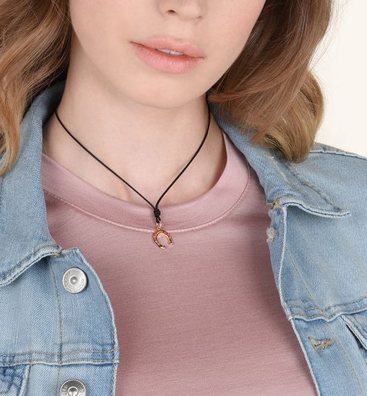 Horseshoe charm in 9k rose gold black cord included - Pink