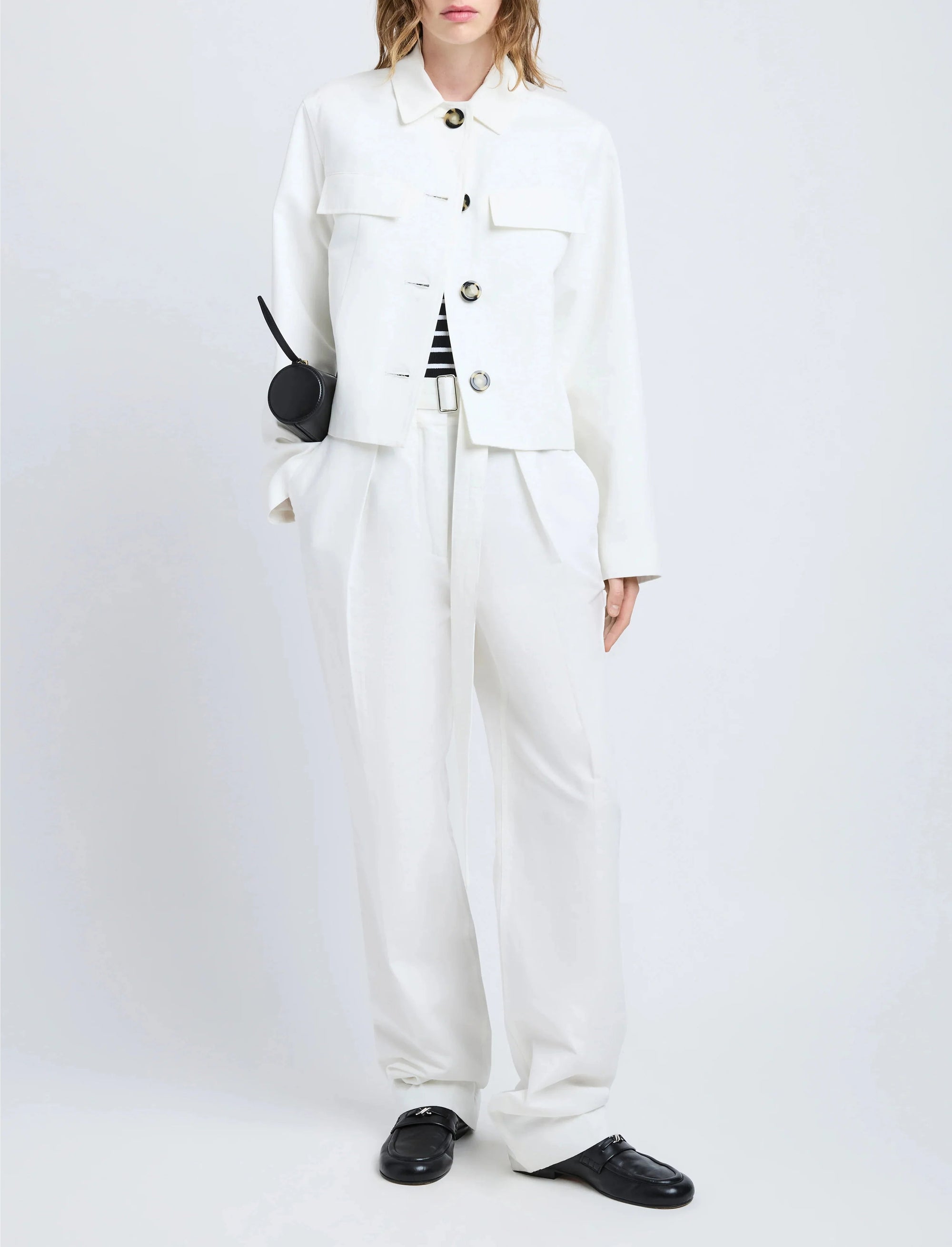 Veste courte boutonné à poches - White