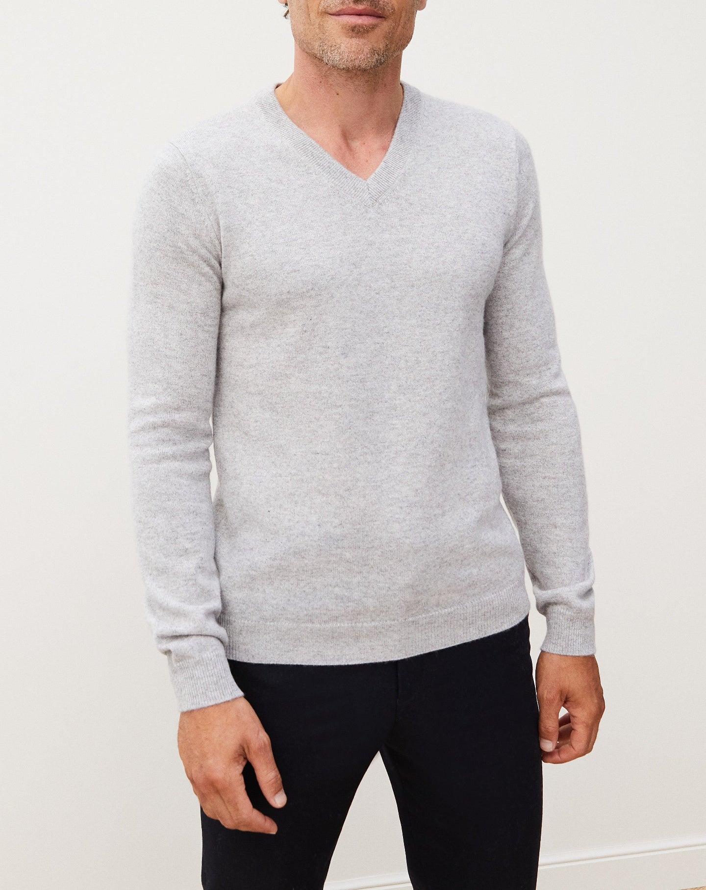 Fitted V-neck cashmere jumper - Givre