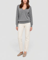 Ultra-fine, loose-fitting V-neck cashmere jumper - Flannel
