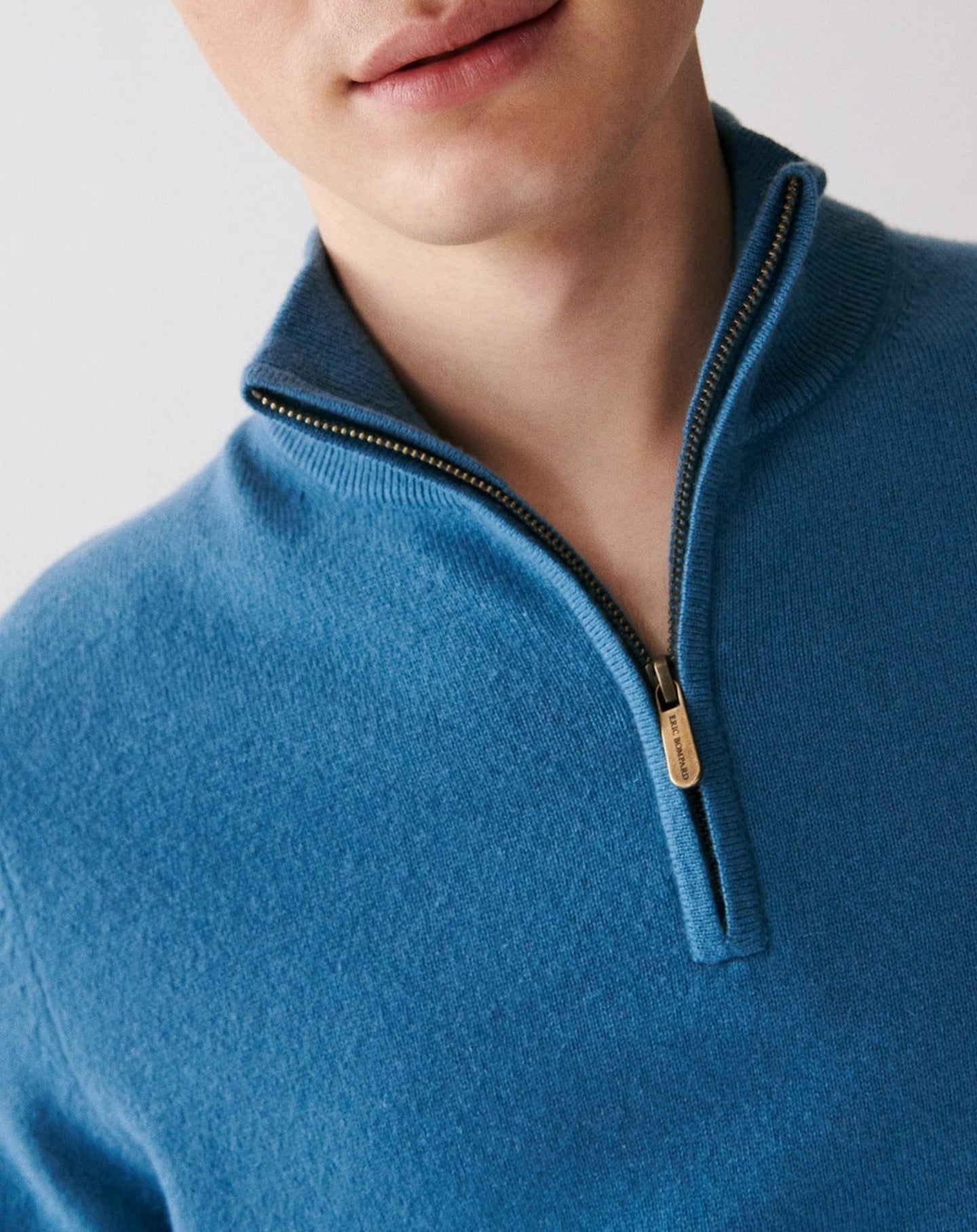 Cashmere jumper with a trucker collar - Uniform Blue