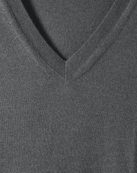 Ultra-fine V-neck cashmere jumper - Loup