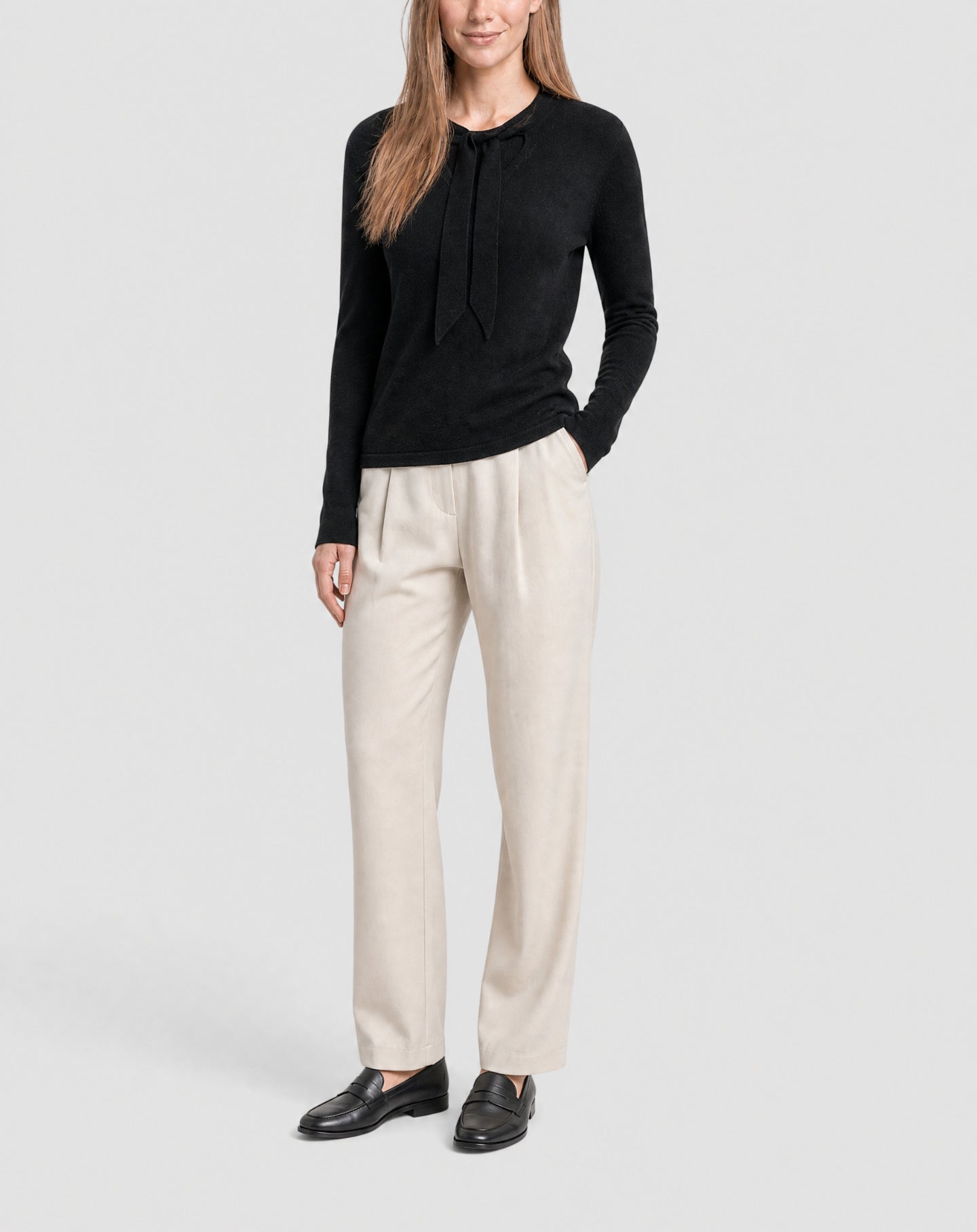 Ultra-fine V-neck jumper with a cashmere tie detail - Black