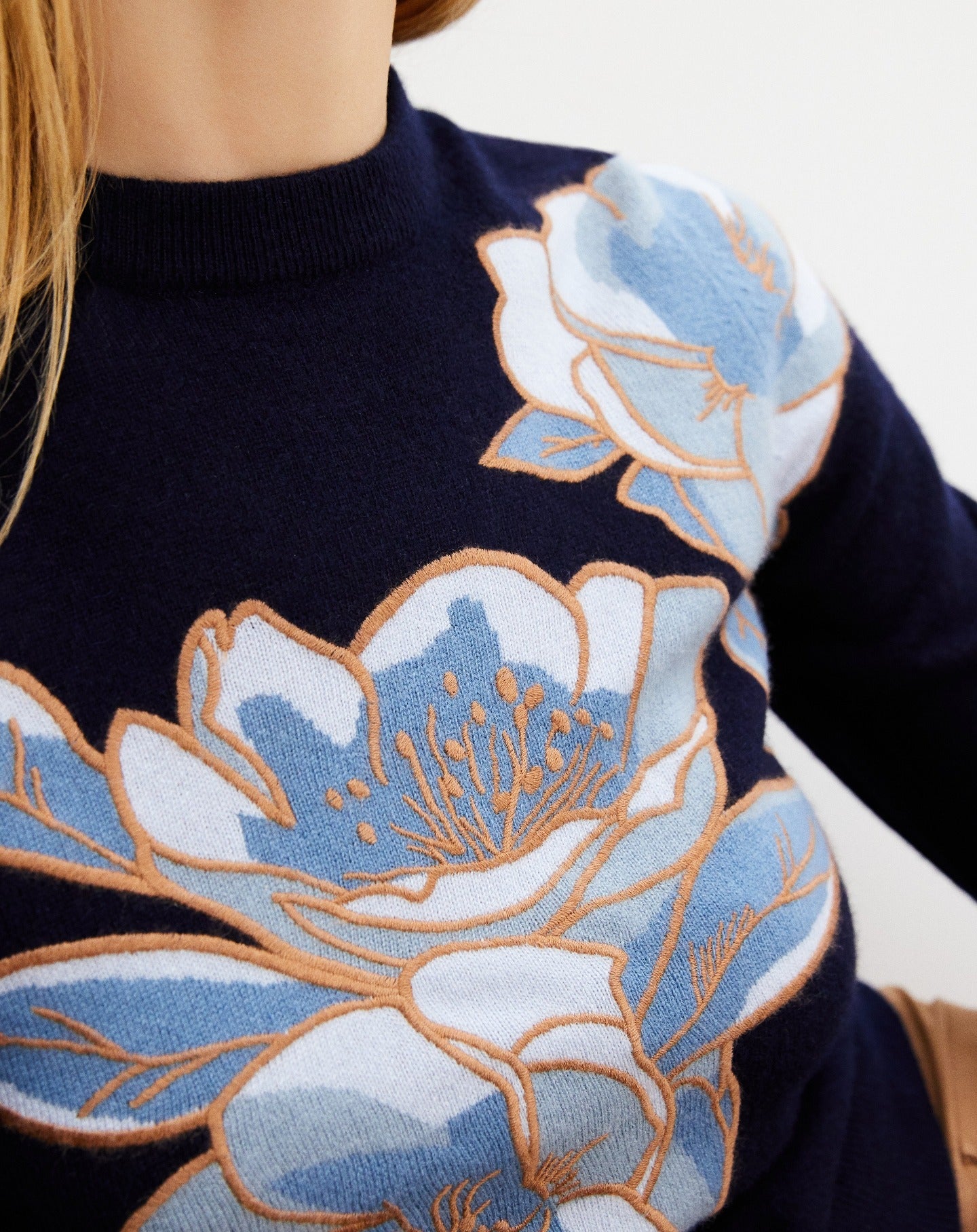 RECO160Ras De Cou Intarsia Fleur Brodée - Marine