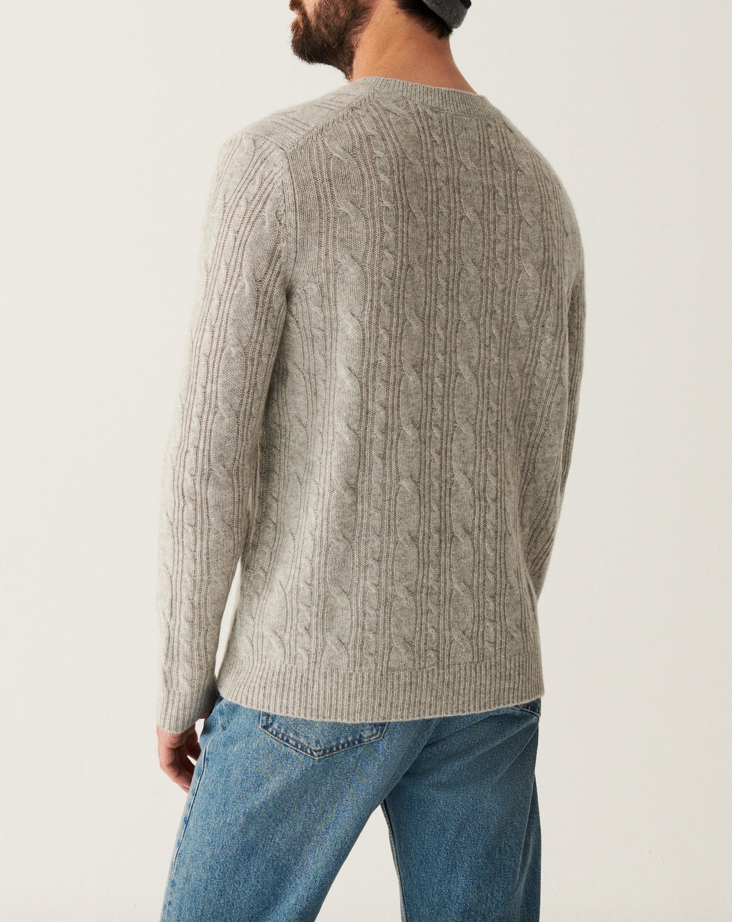 Cashmere jumper with a round neck, cable knit and ribbed detailing - Silver Grey