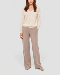 Ultra-fine V-neck jumper with Victorian sleeves in cashmere - Cream