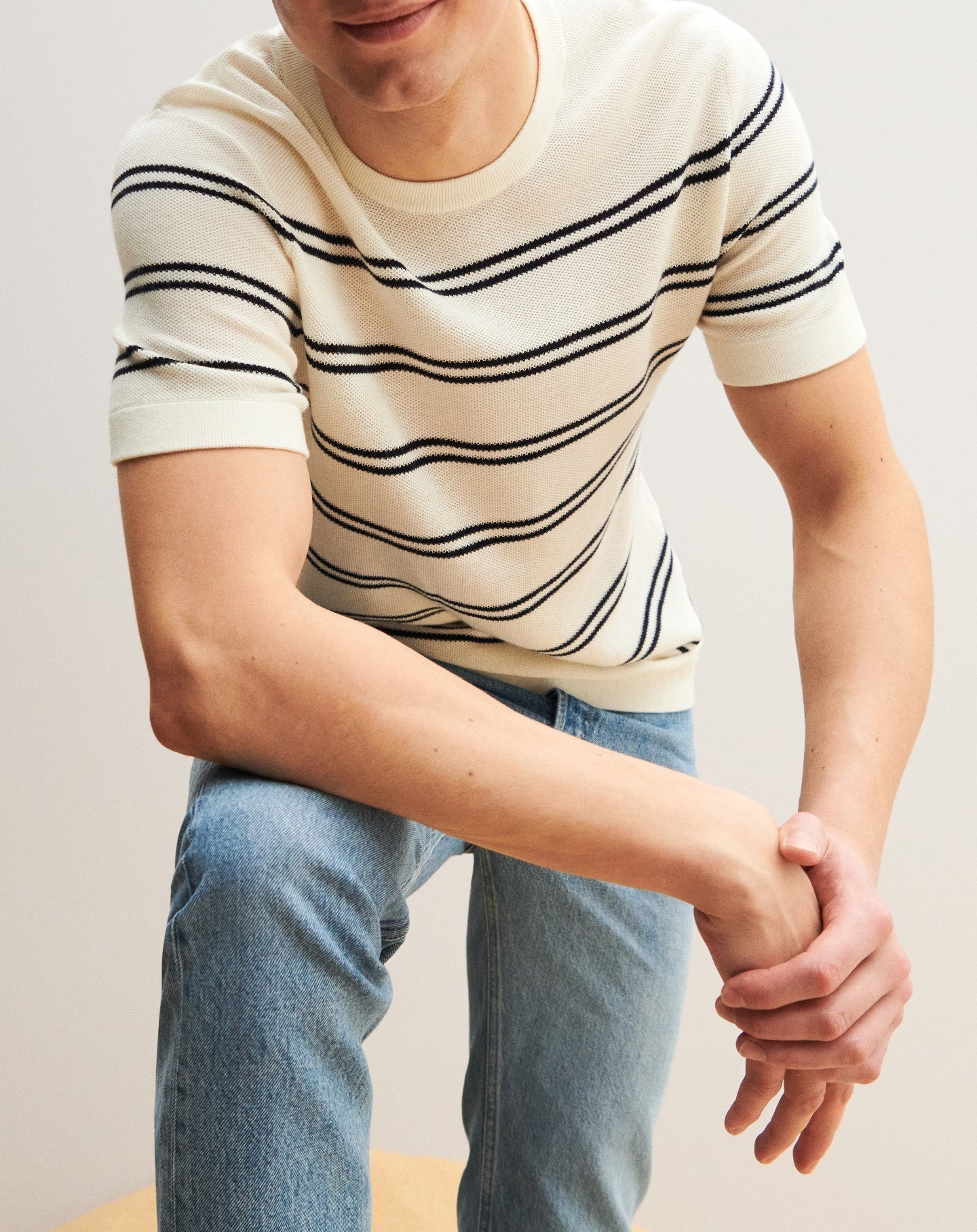 Short-sleeved, round-necked striped cotton jumper - Natural & Navy
