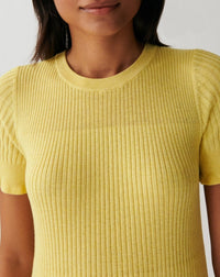 RECO115Robe Courte Évasée Plissée - Jaune Buvard