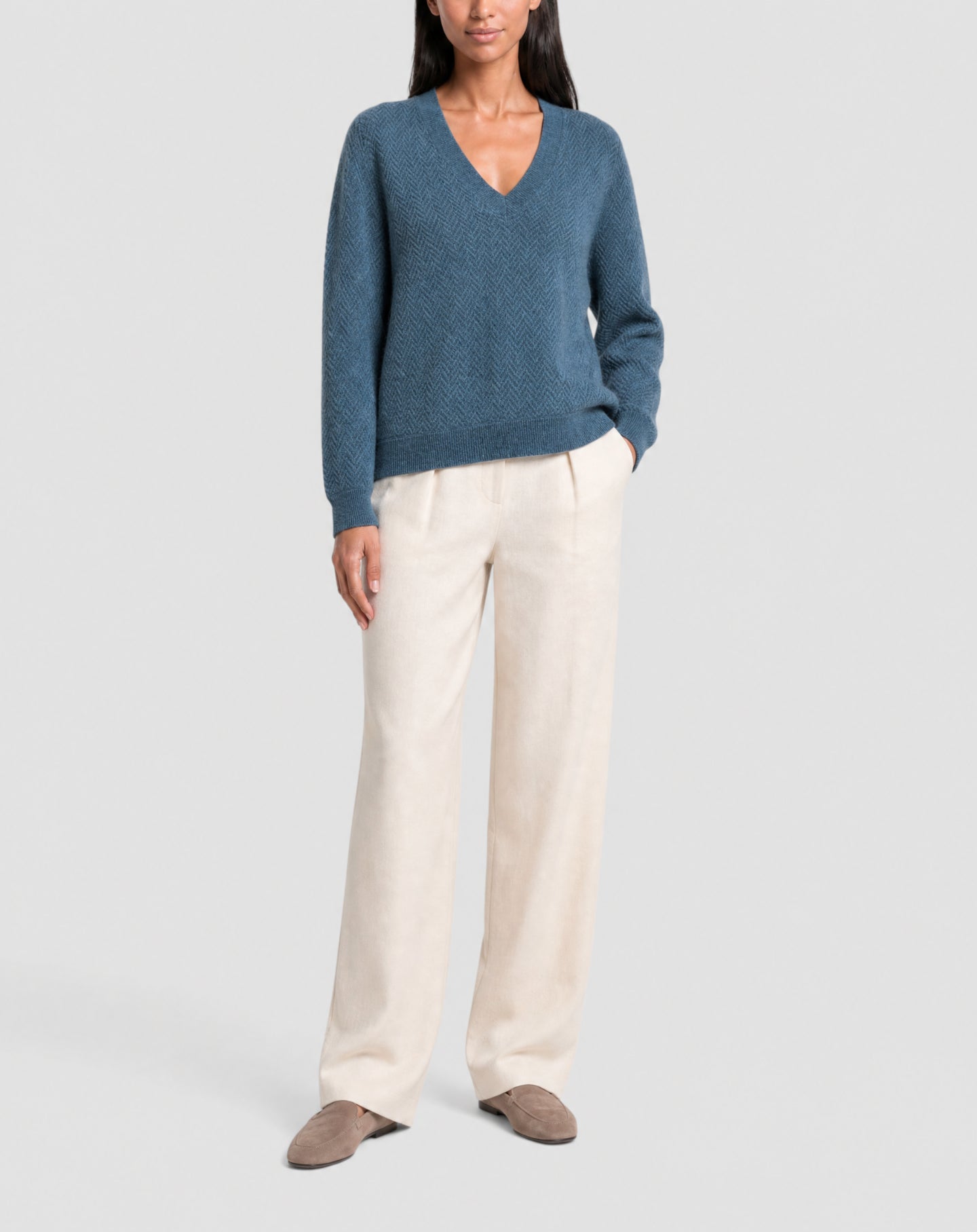 V-neck cashmere jumper with a mini herringbone pattern - Mineral Blue