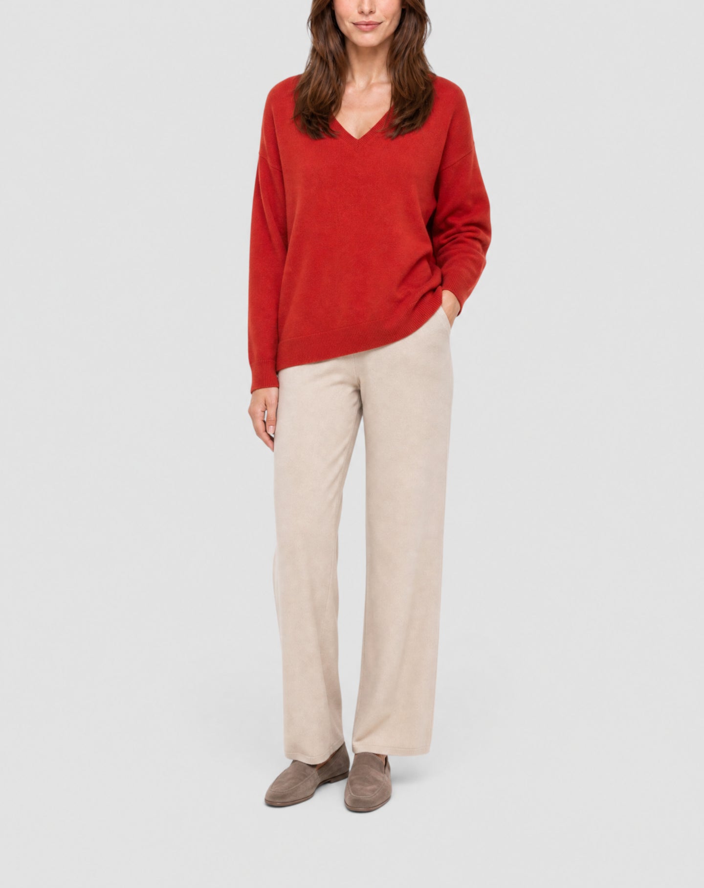 Loose-fitting, lightweight V-neck cashmere jumper - Cinabre