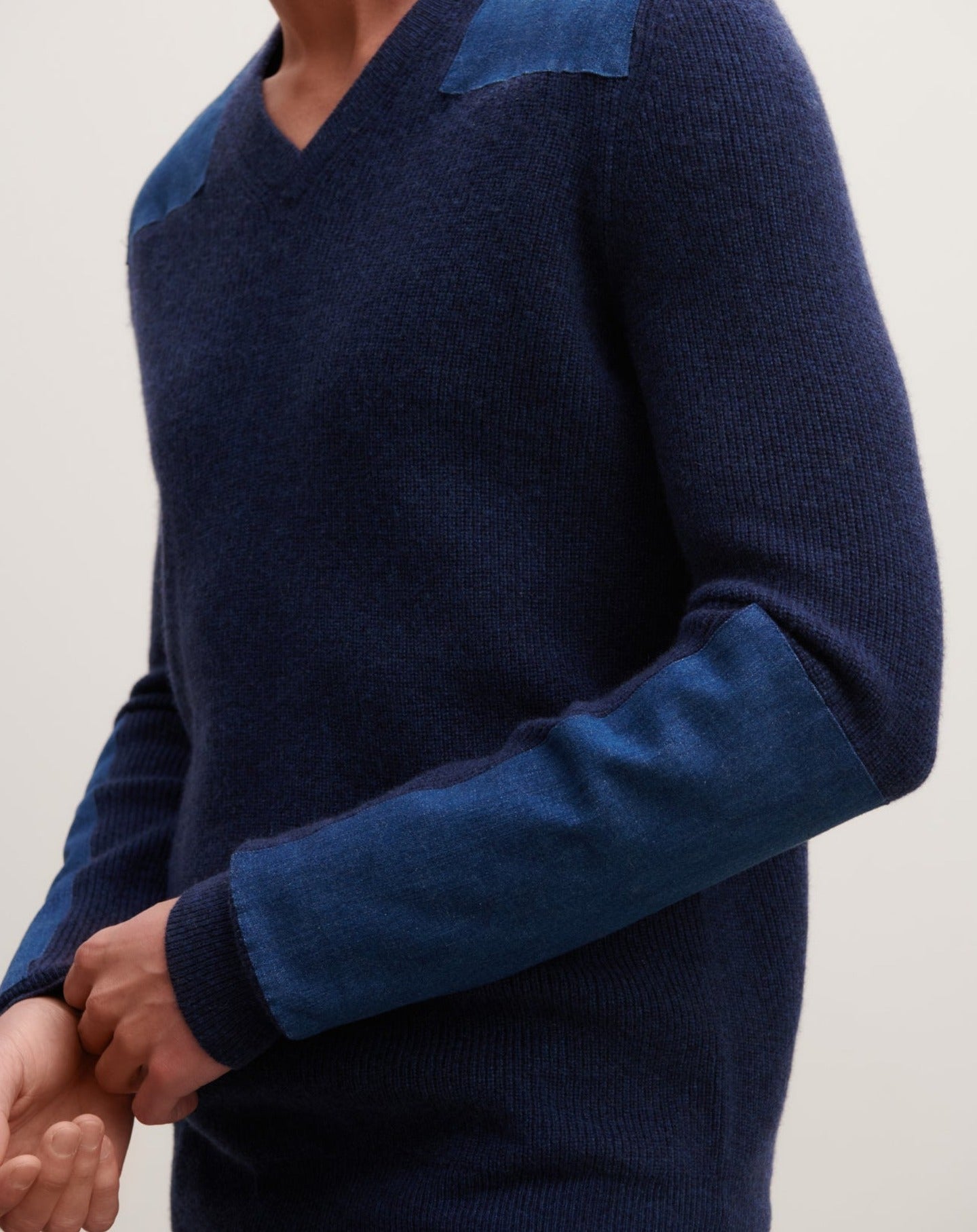 RECO235Pull Col V À Patchs Denim - Bleu Nocturne