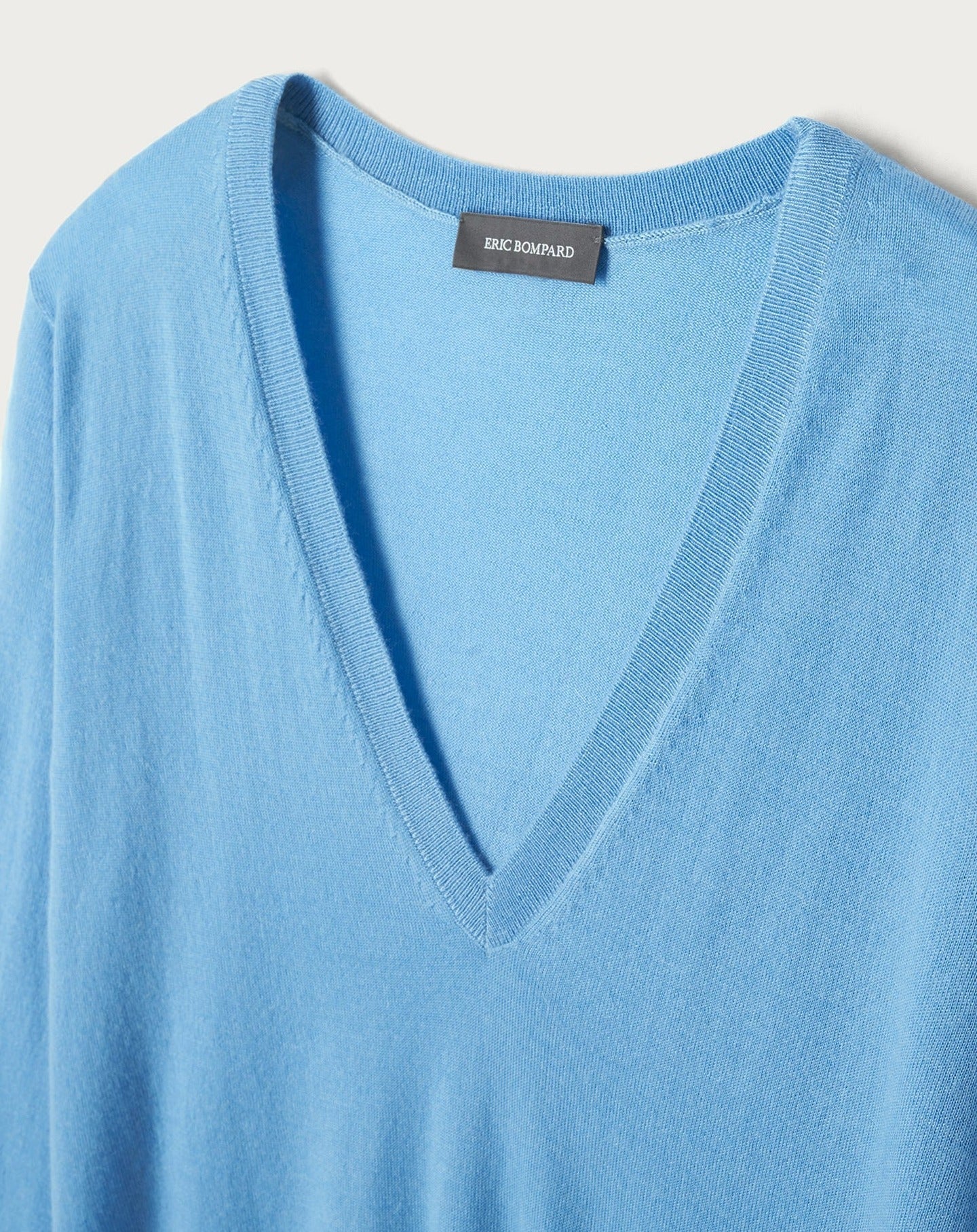 Ultra-fine V-neck cashmere jumper - Aqua