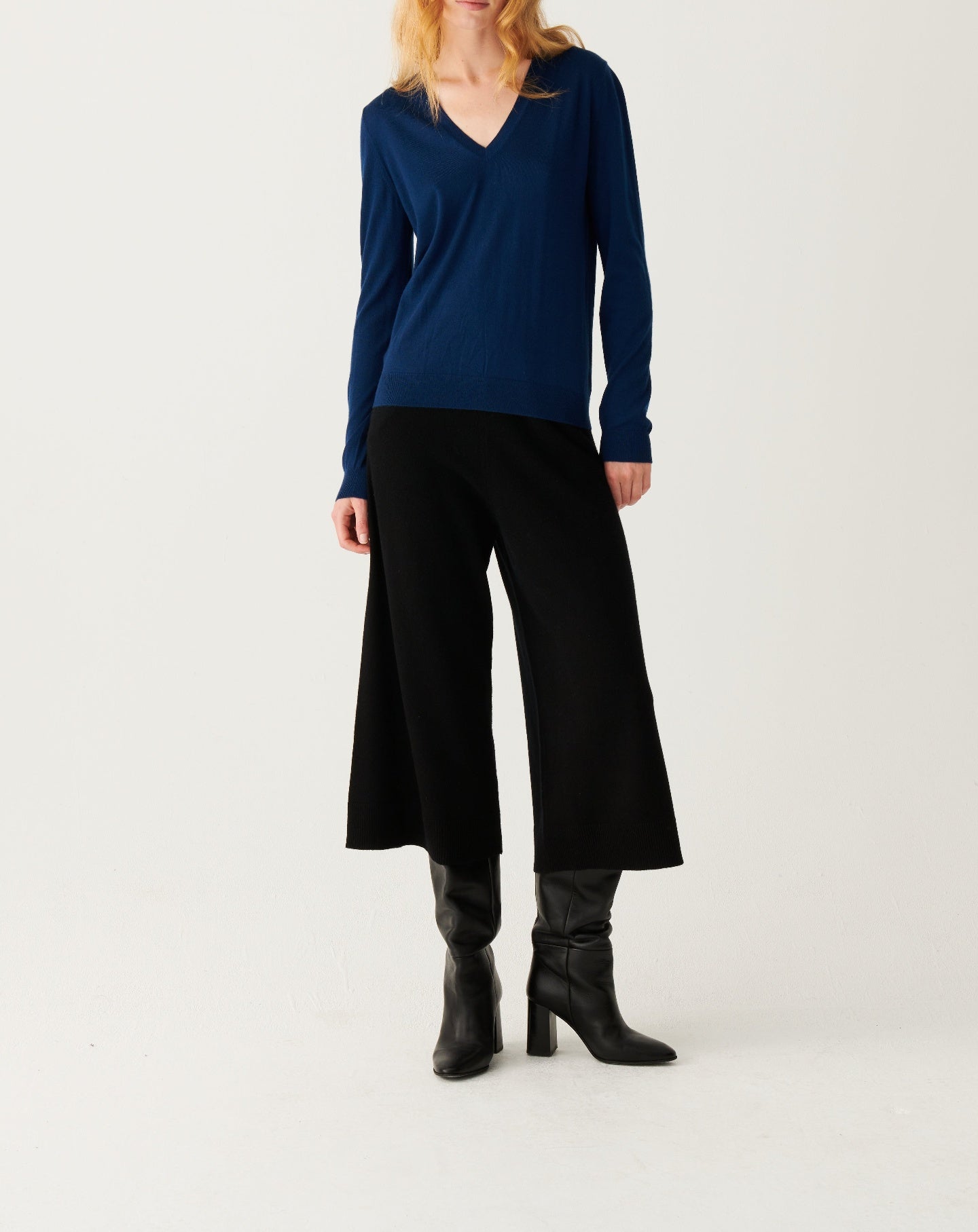 Ultra-fine V-neck cashmere jumper - Lighthouse Blue