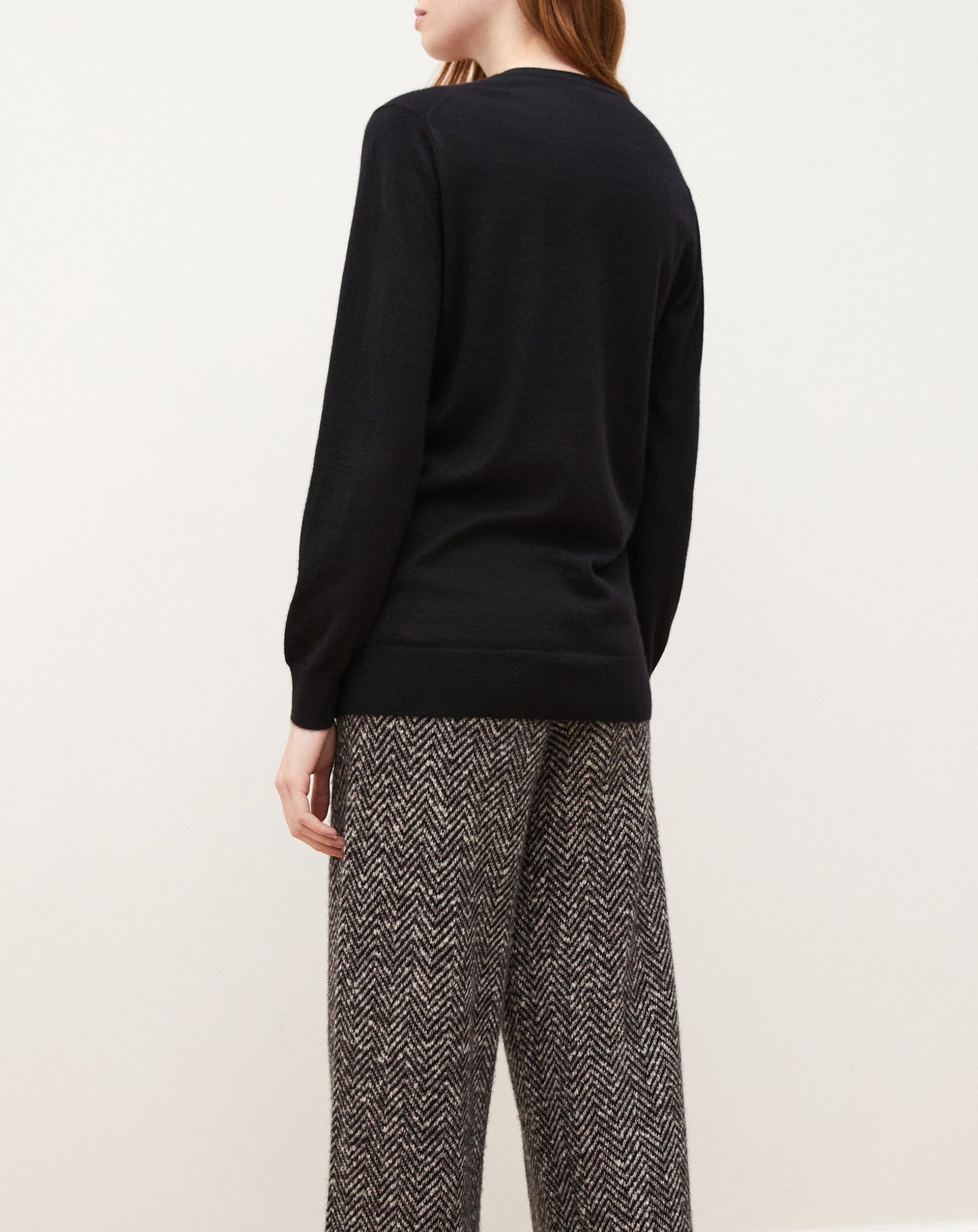Ultra-fine cashmere oversized V-neck jumper - Black