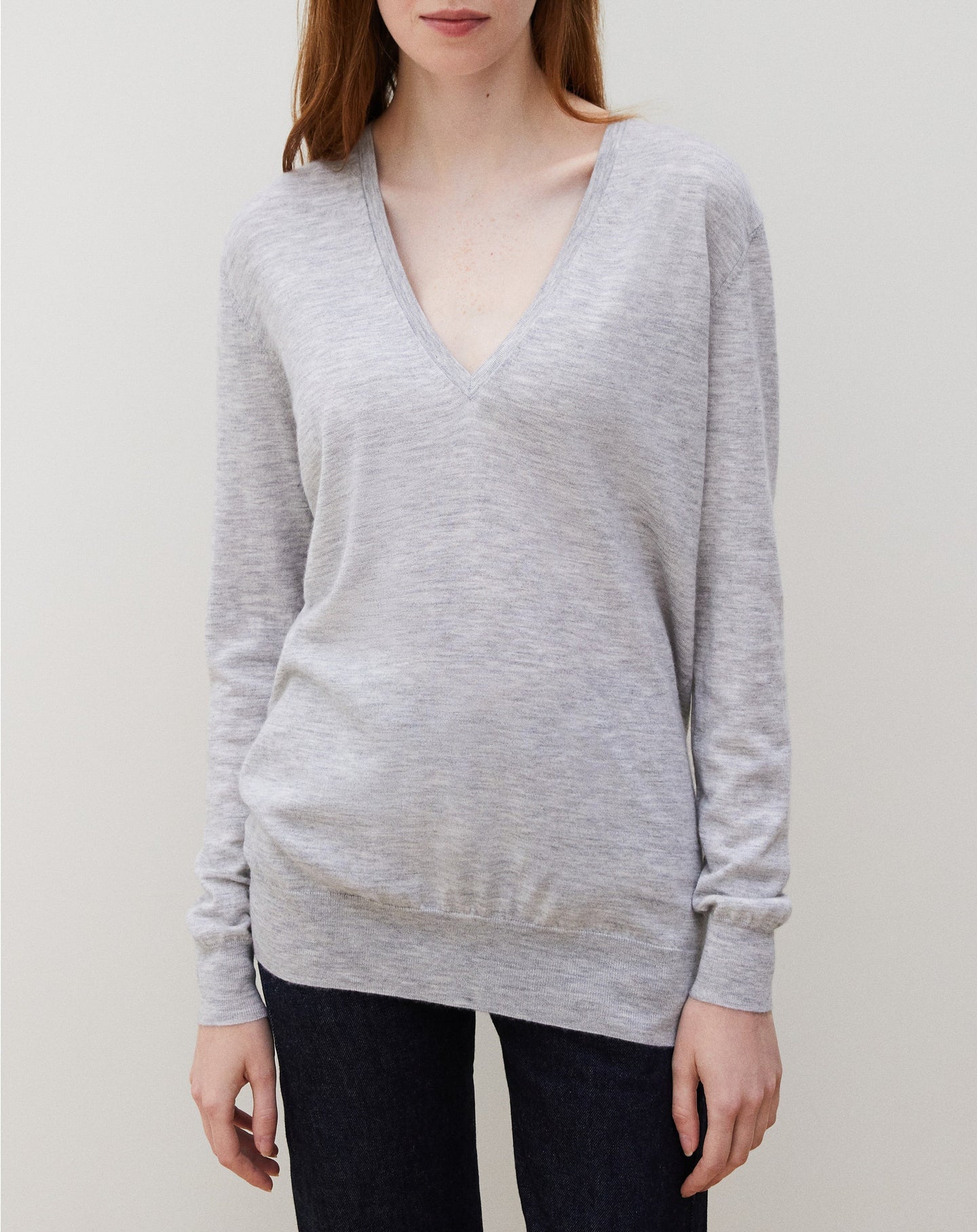 Ultra-fine cashmere oversized V-neck jumper - Electric Blue