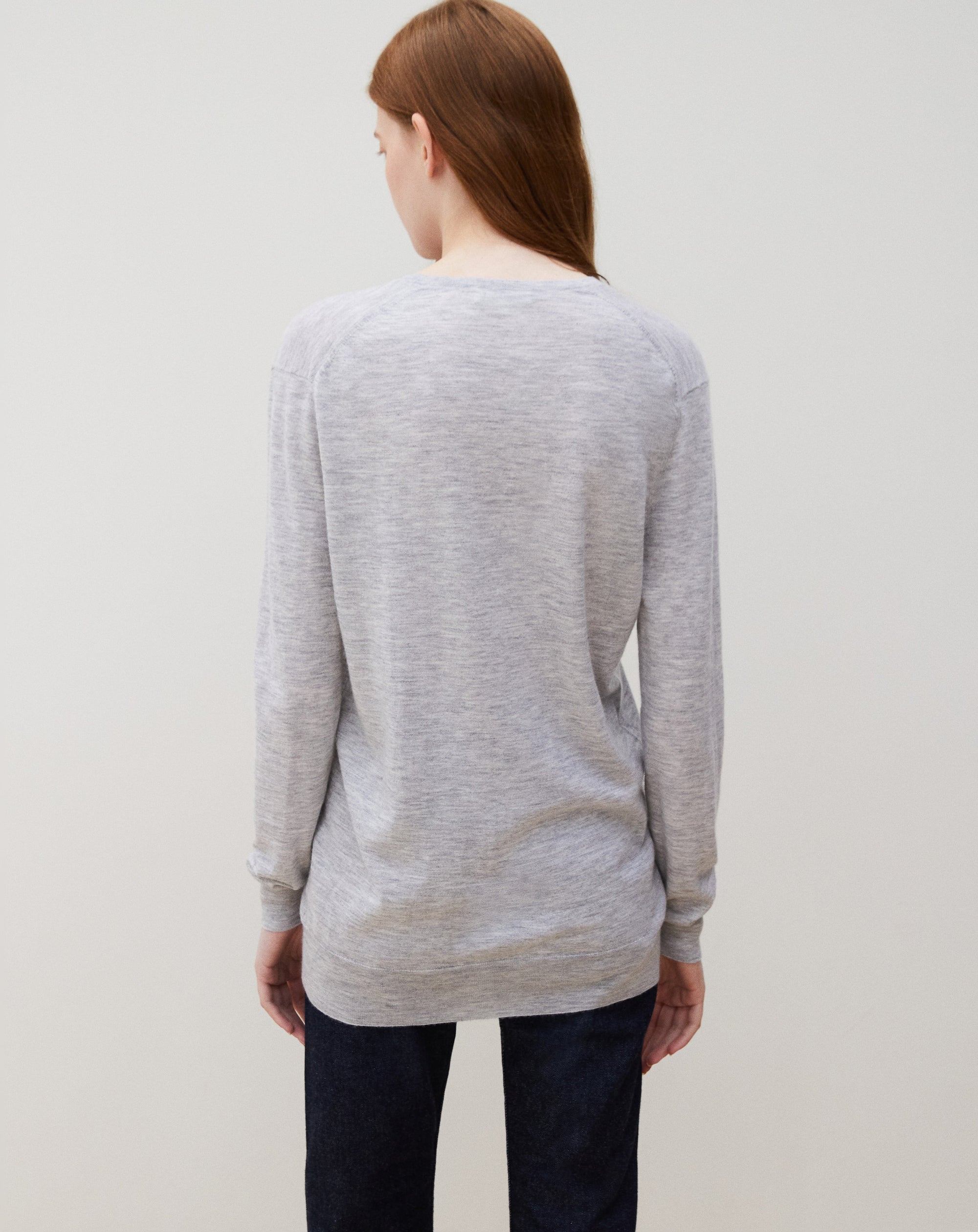 Ultra-fine cashmere oversized V-neck jumper - Electric Blue