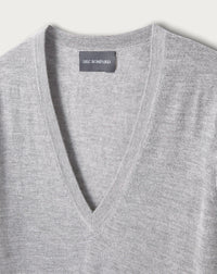 Ultra-fine cashmere oversized V-neck jumper - Givre