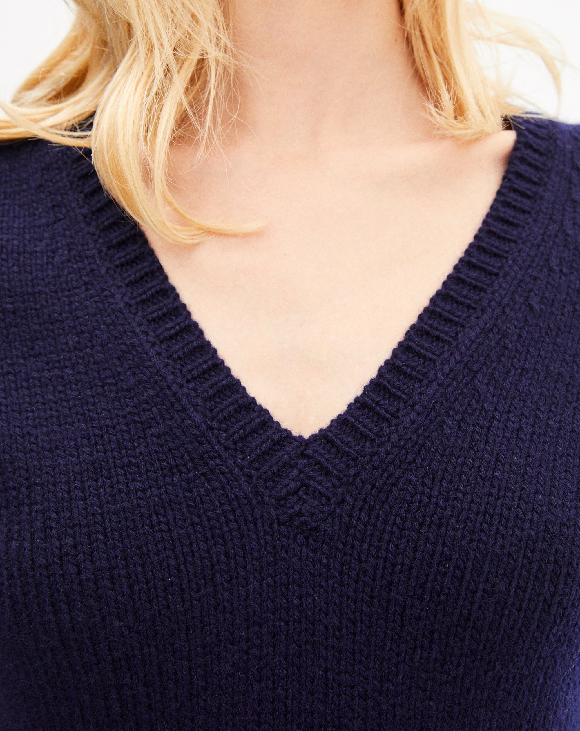 Cashmere V jumper - Navy