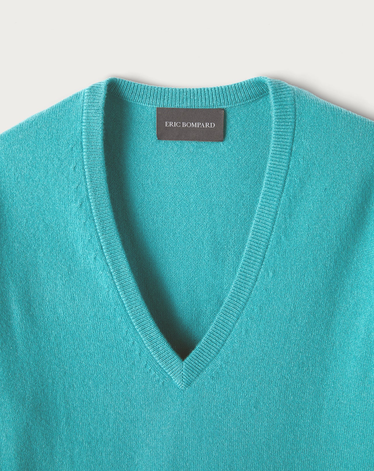 Classic cashmere V jumper - Persian Blue