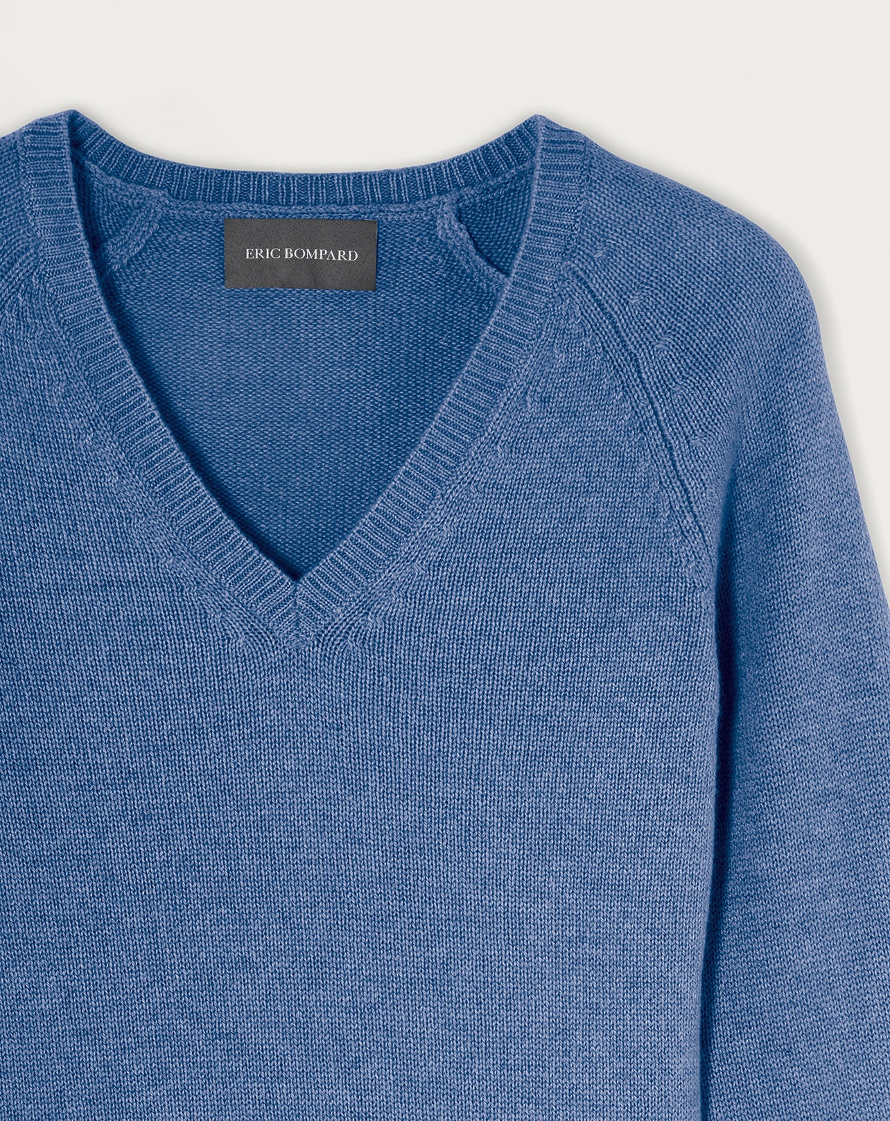 Cashmere V-neck jumper with raglan armholes - Bleu Egée