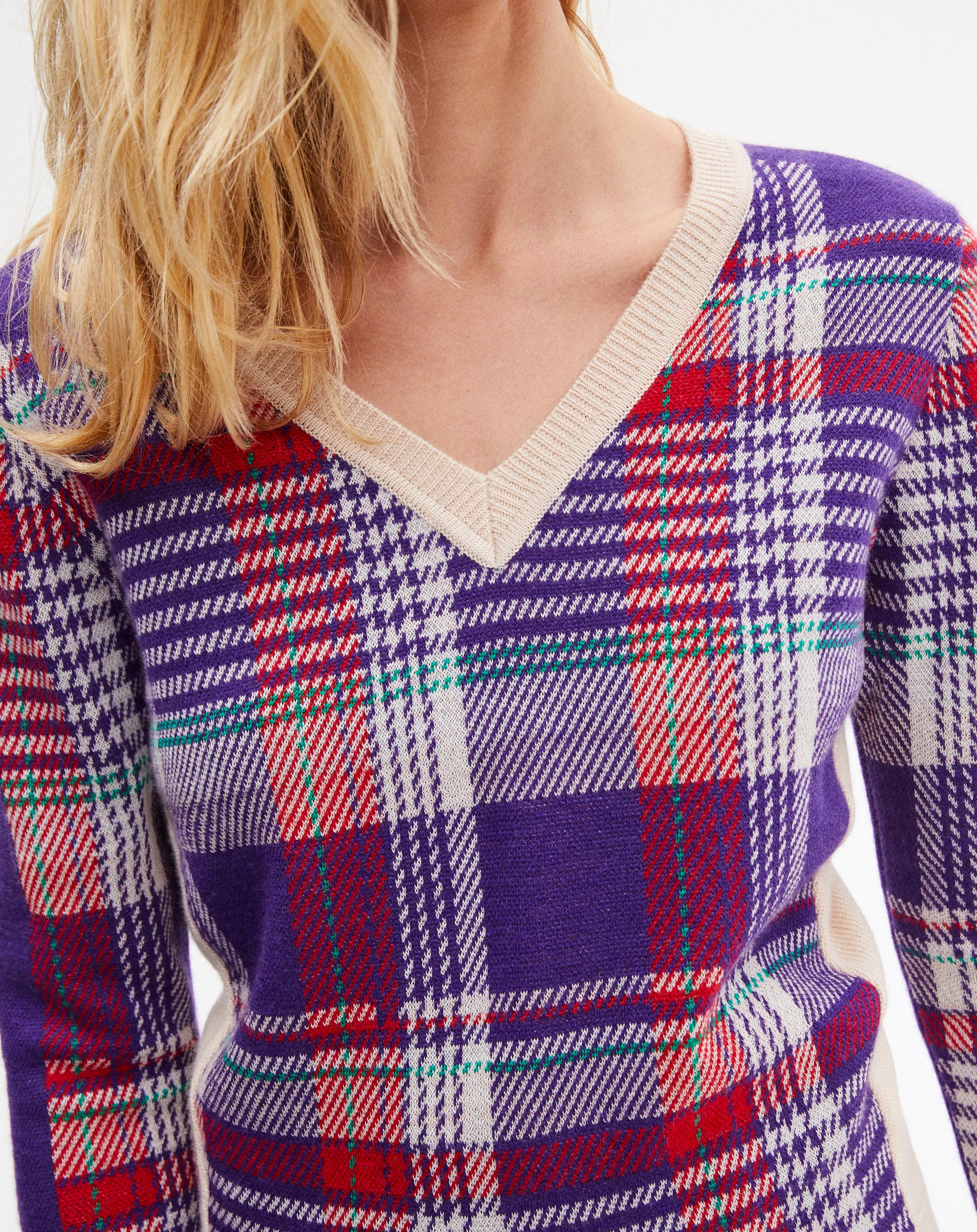 Wool and cashmere Tartan Place jacquard V-neck jumper - Rubis & Crocus