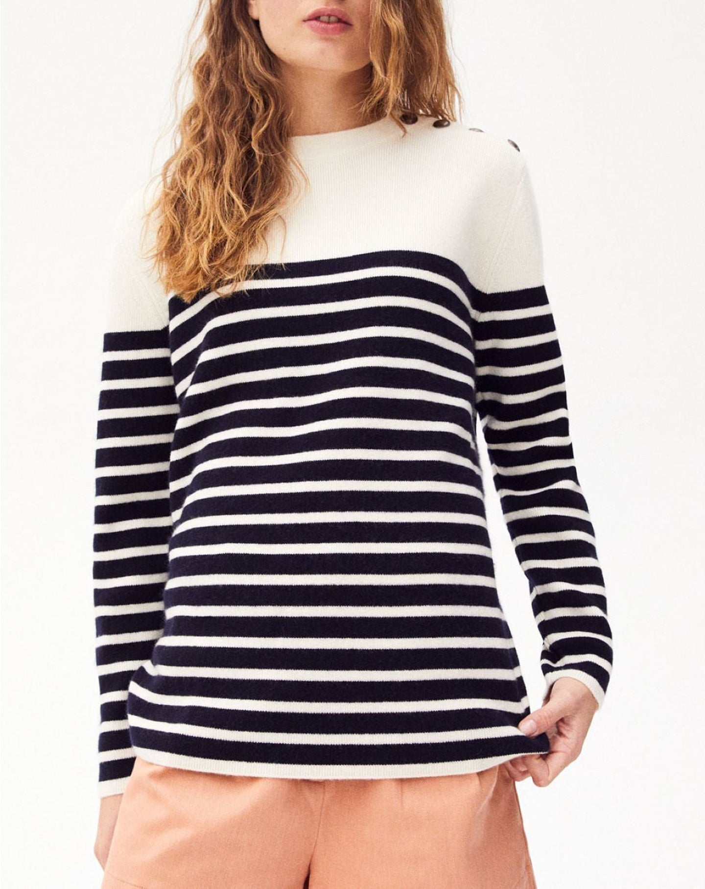 Striped cashmere and wool buttoned crew neck jumper - Natural & Navy