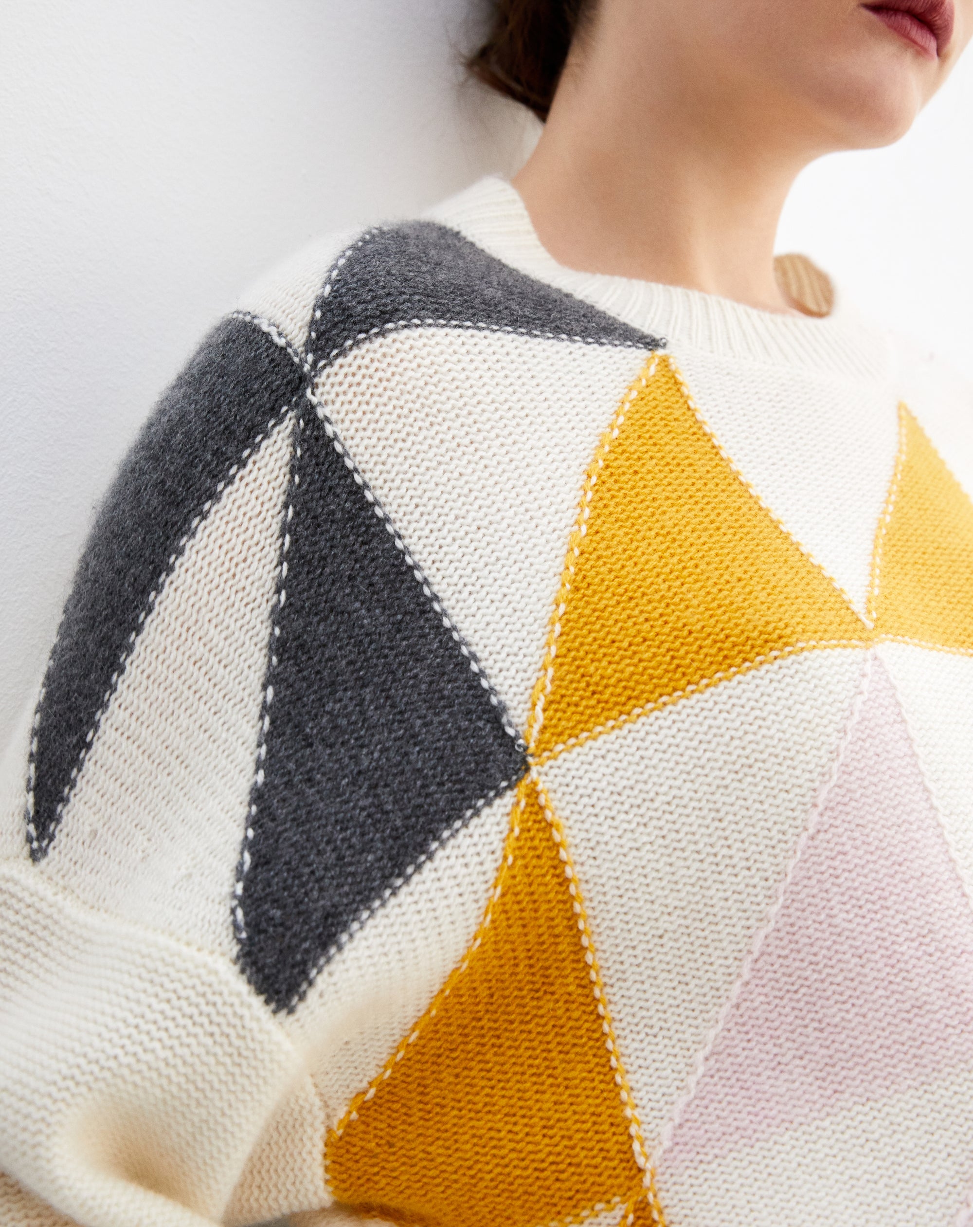 Pull ras de cou ample Intarsia géométrique en cachemire - Naturel