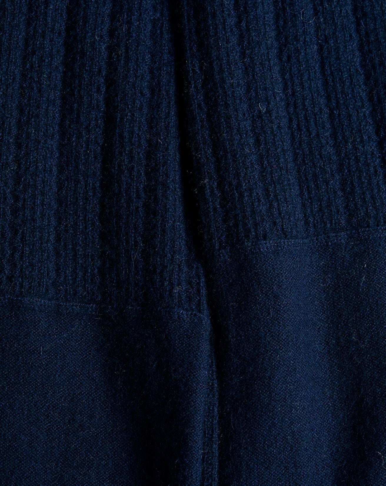 Open-worked cable jacket in cashmere - Navy