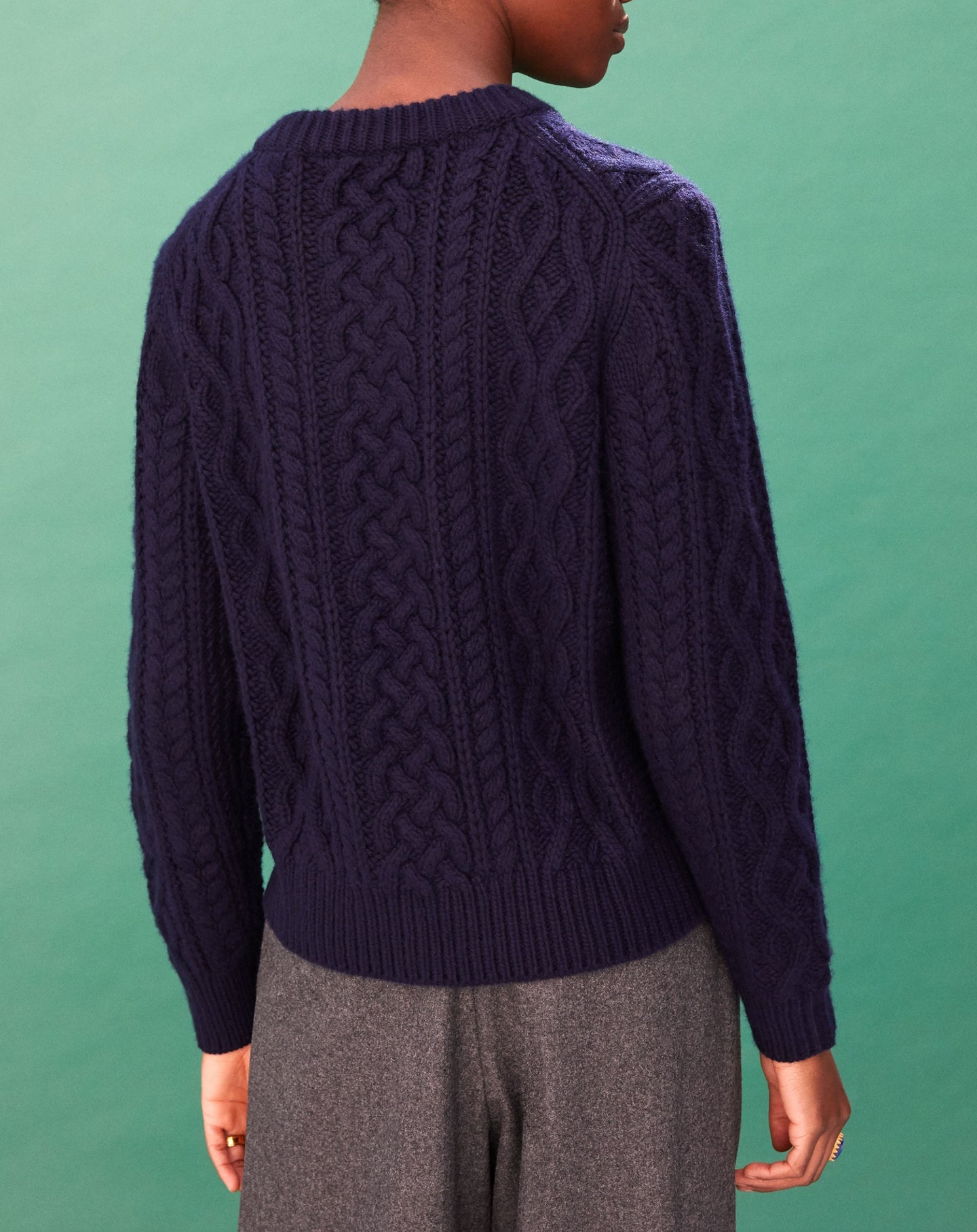 Pull ras de cou ample à torsades Aran en cachemire - Marine