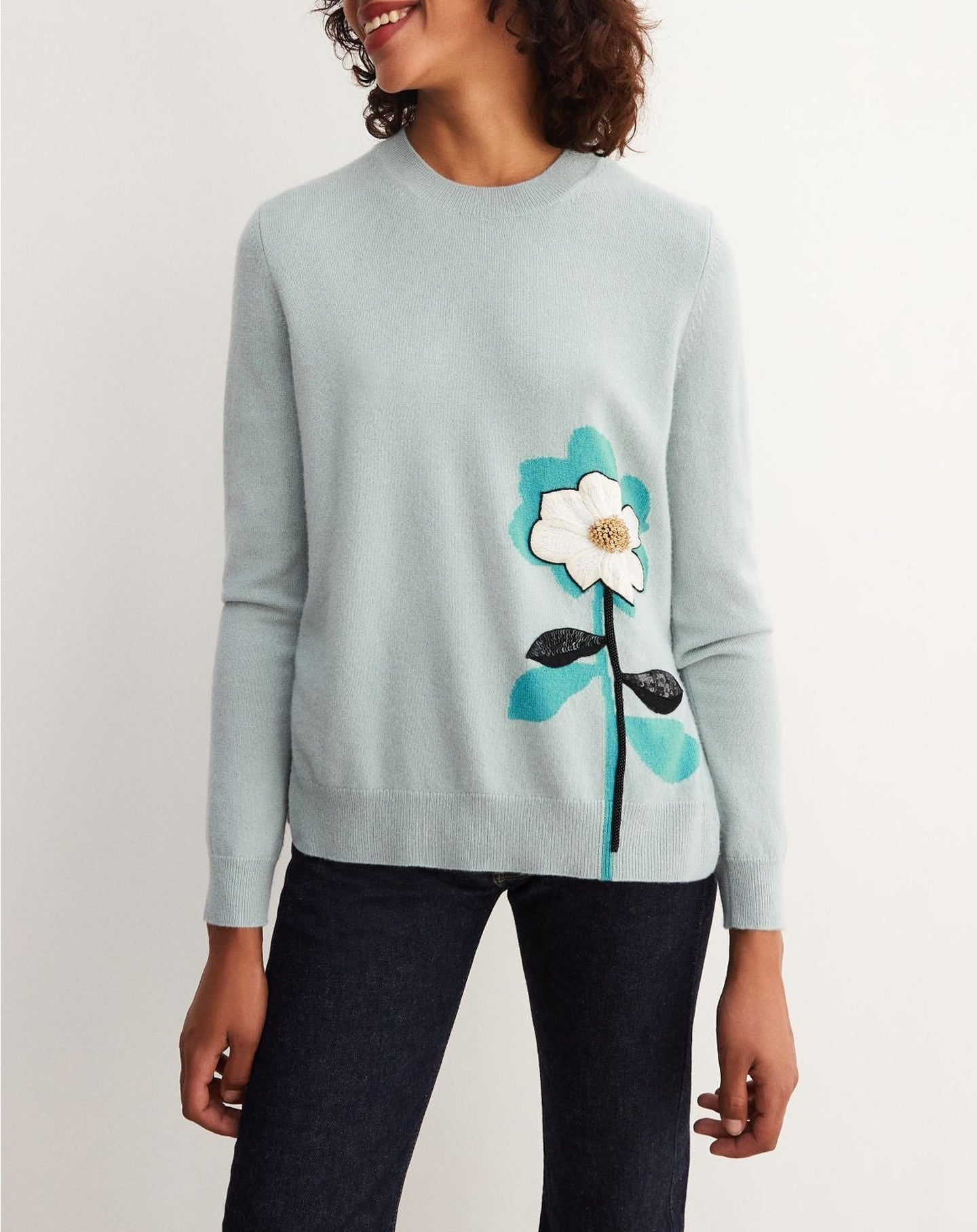 Pull ras de cou à fleur brodée en cachemire - Pierre de Lune